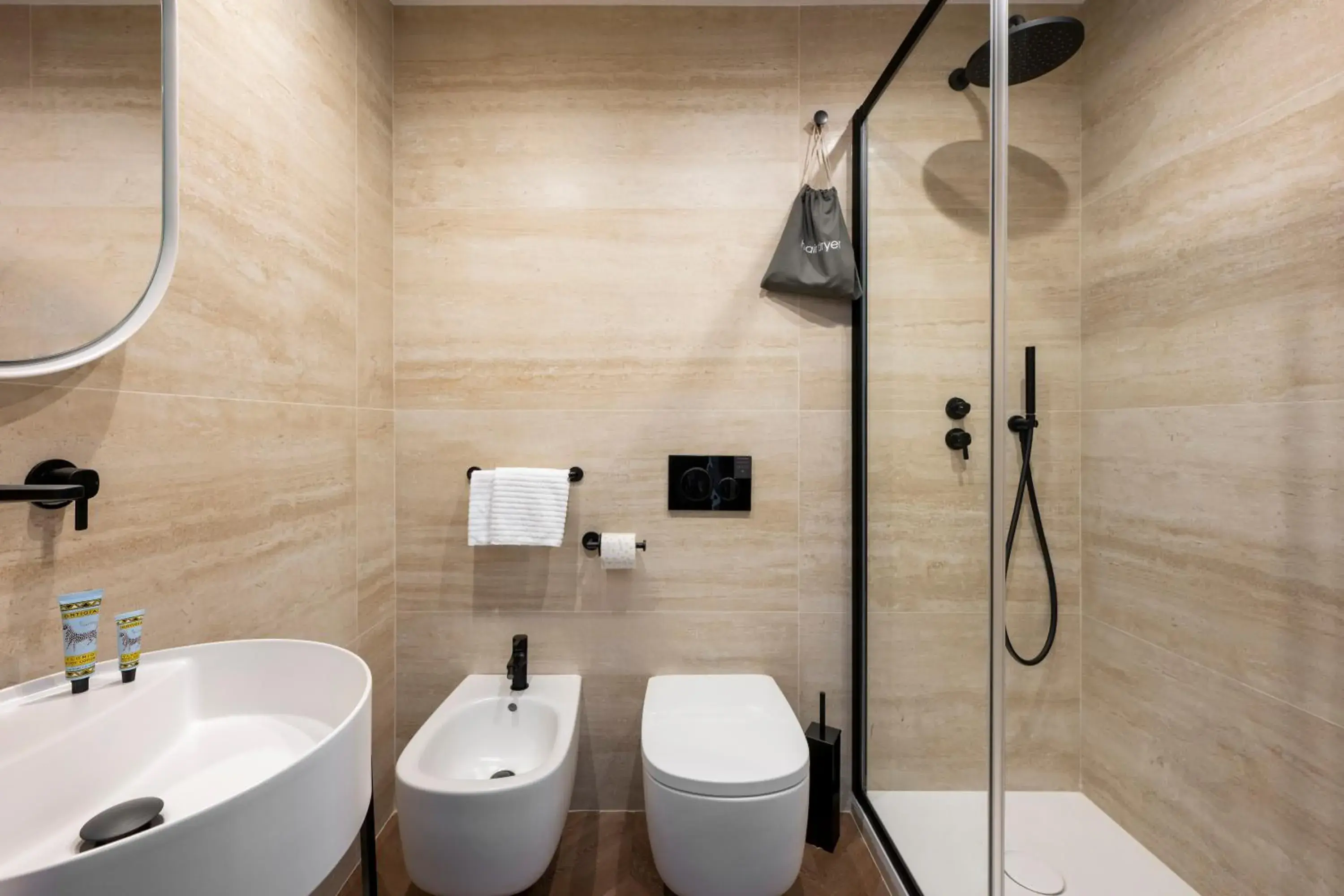 Shower in Boutique Hotel Piedra Rome City Centre Shower in Boutique Hotel Piedra Rome City Centre