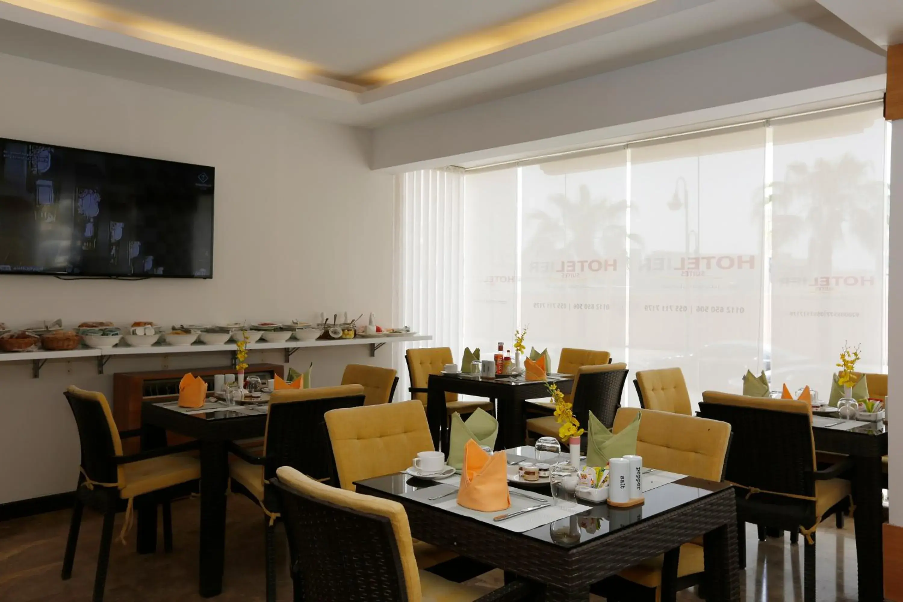 Restaurant/places to eat in Hotelier Suites by Cantonal Restaurant/places to eat in Hotelier Suites by Cantonal