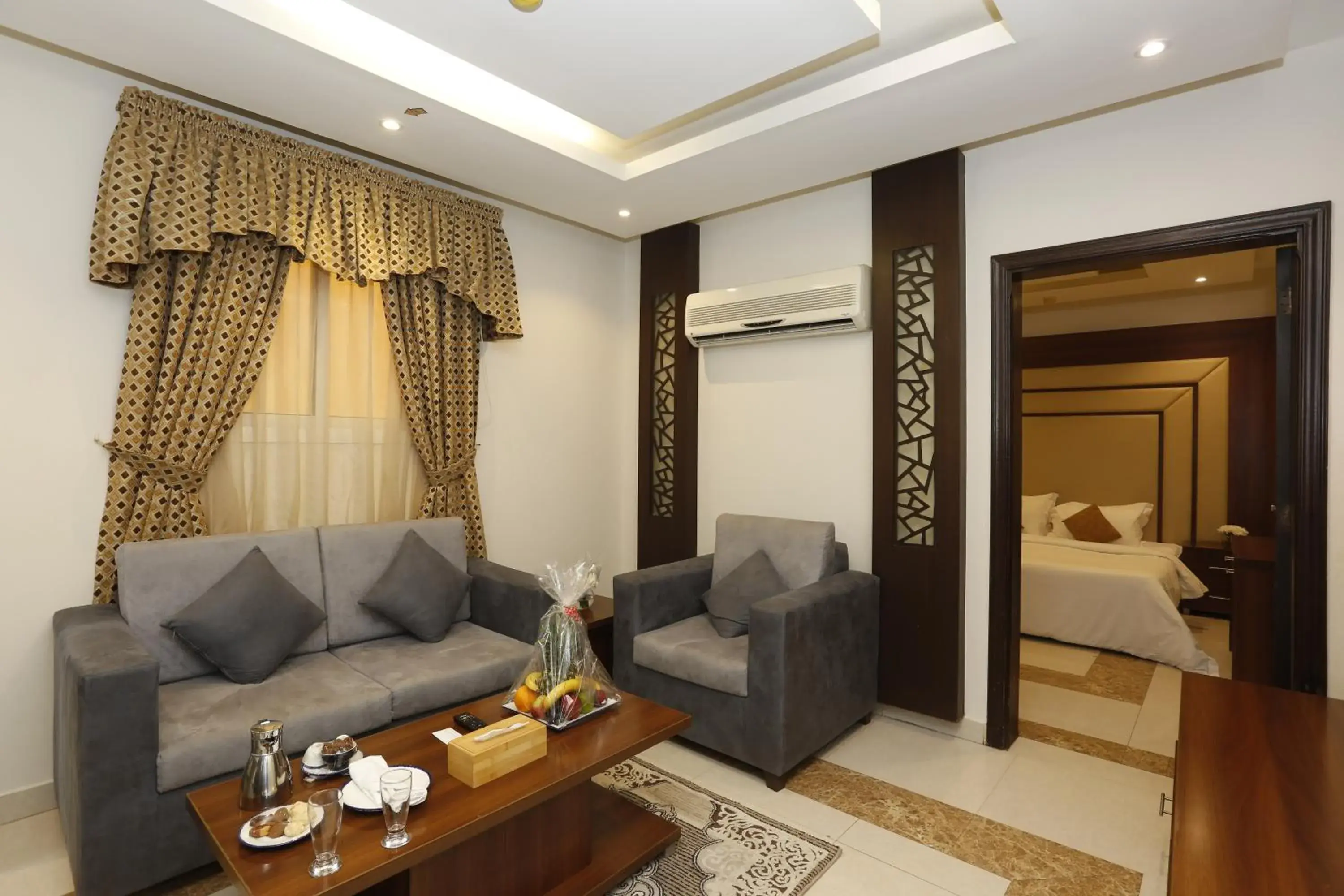 Living room, Bed in Hotelier Suites by Cantonal Living room, Bed in Hotelier Suites by Cantonal