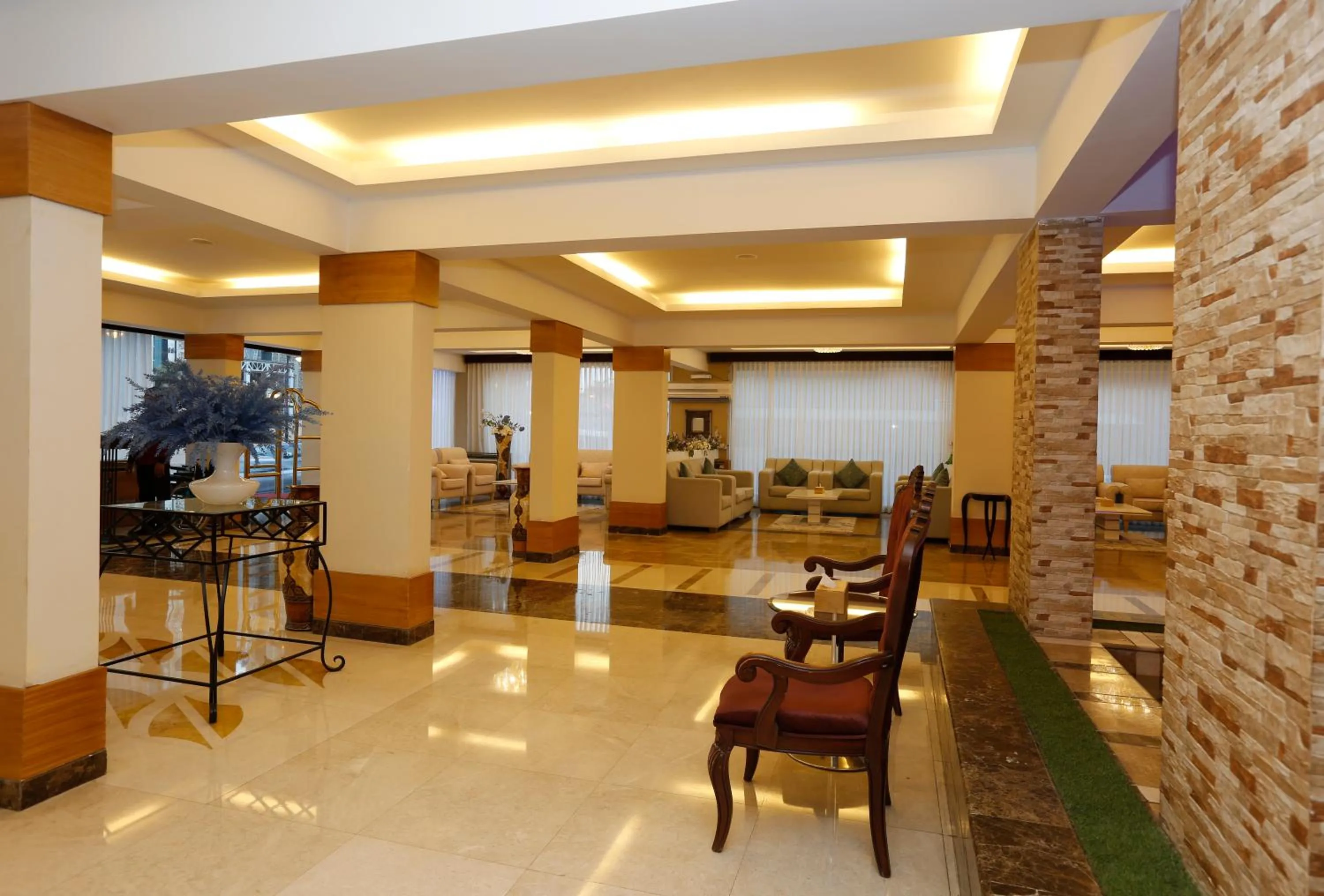 Lobby or reception in Hotelier Suites by Cantonal