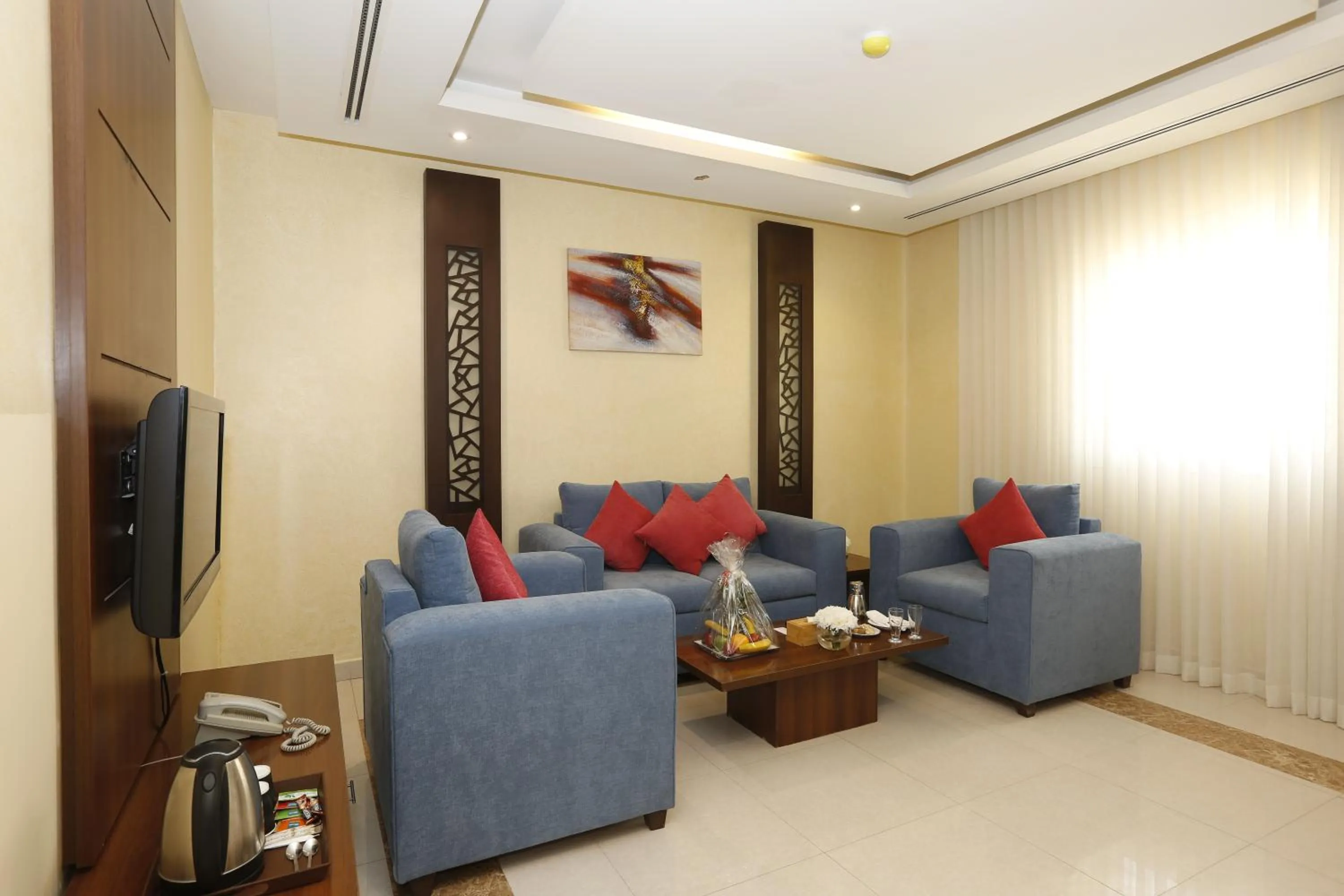 Living room in Hotelier Suites by Cantonal