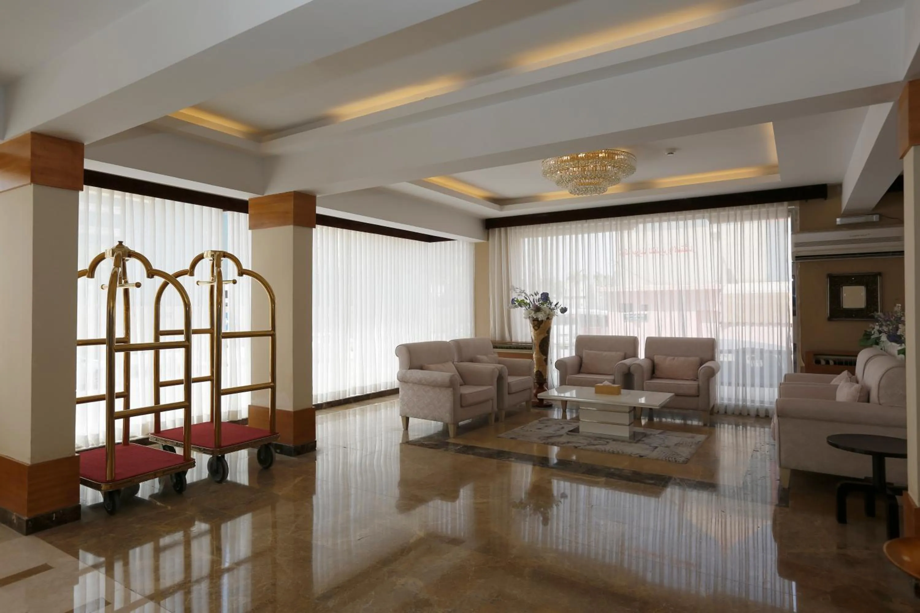 Lobby or reception in Hotelier Suites by Cantonal