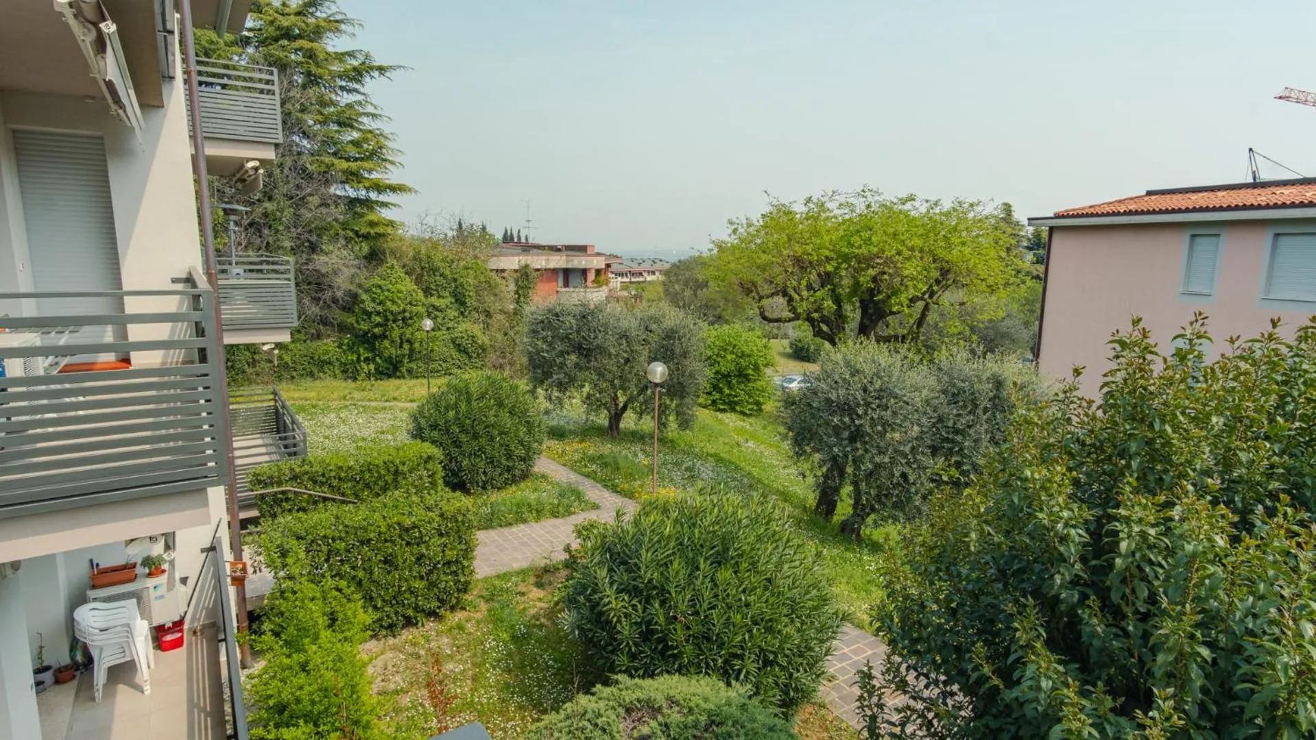 Property building in Tra Cielo e Terra - Italian Homing