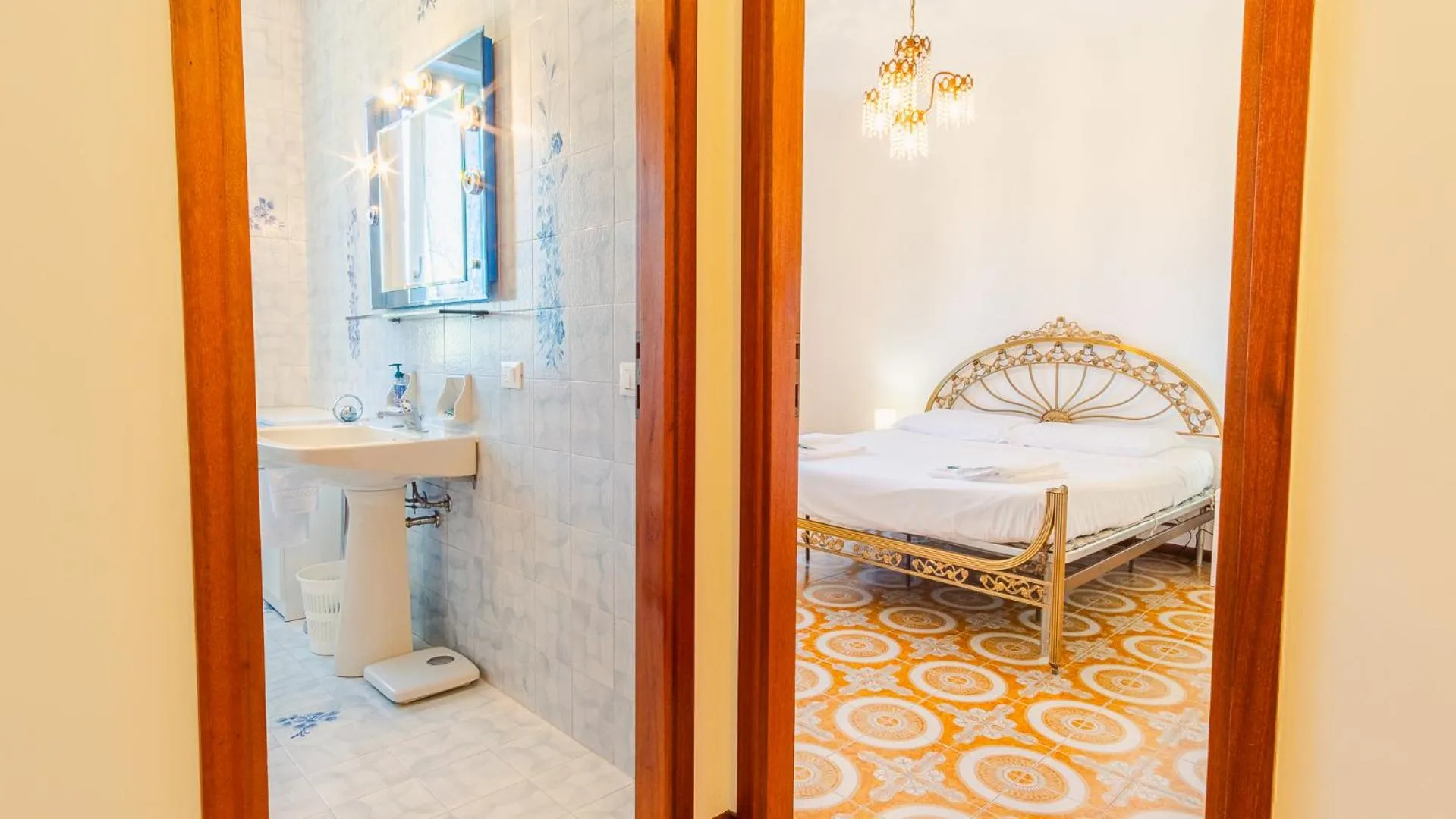 Bathroom, Bed in Tra Cielo e Terra - Italian Homing