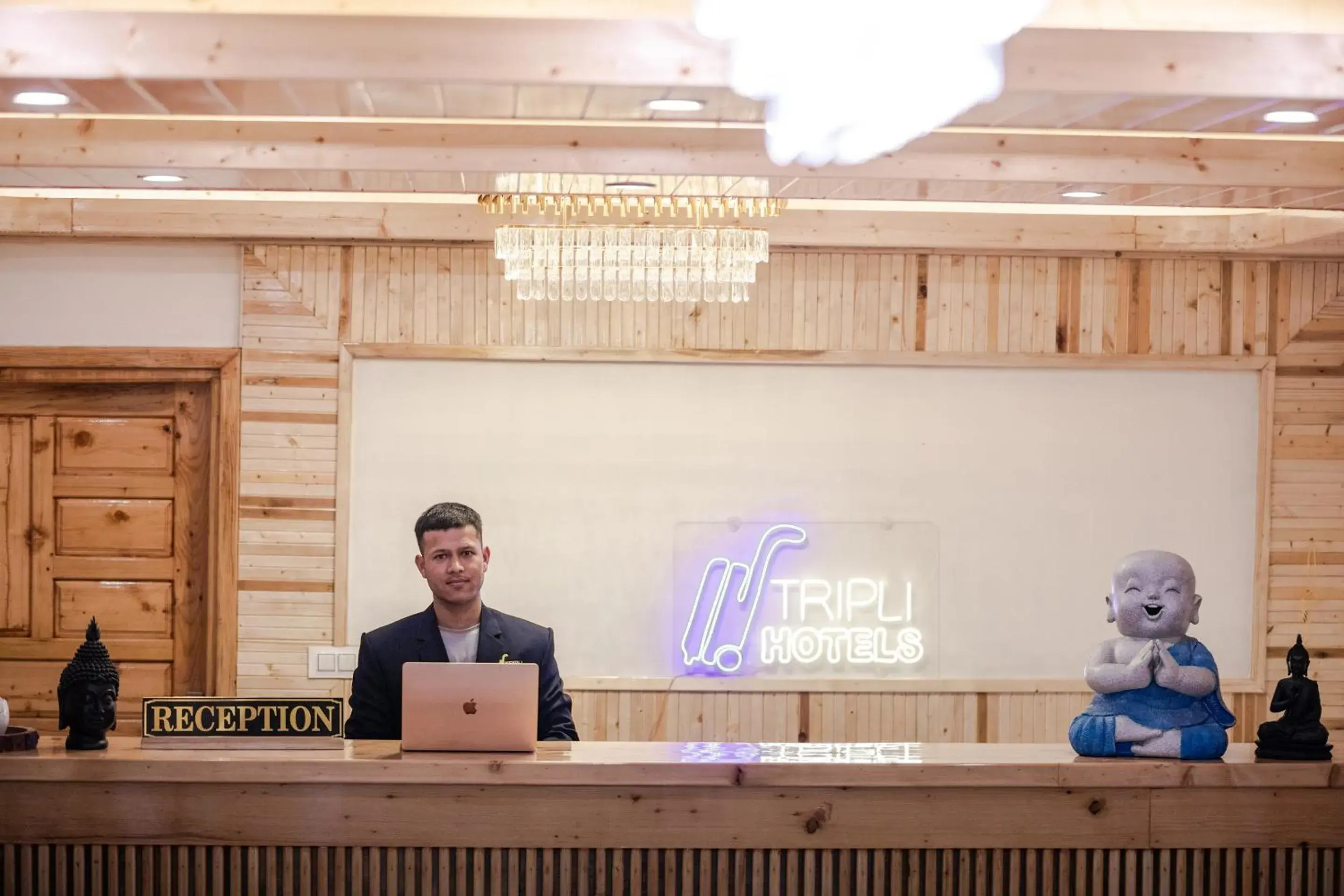 Lobby or reception in Tripli Hotels Namaste Manali Lobby or reception in Tripli Hotels Namaste Manali
