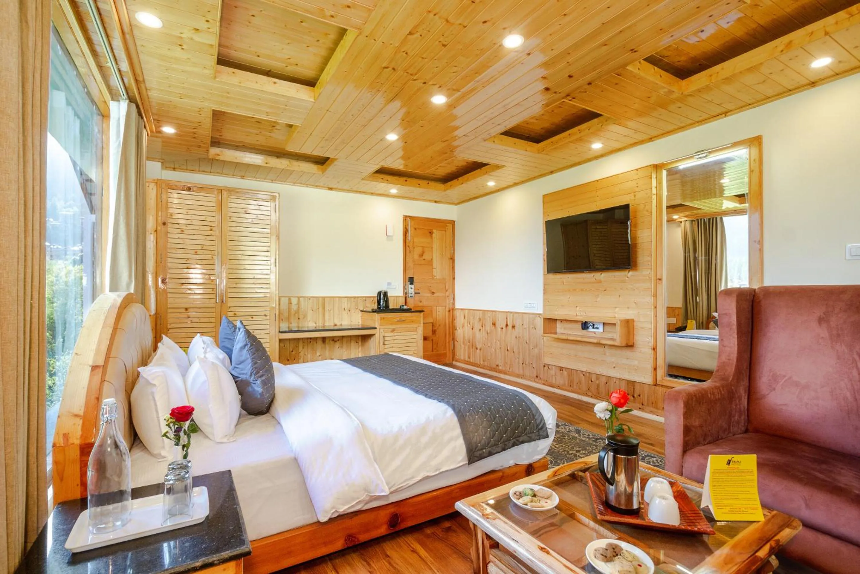 Bed in Tripli Hotels Namaste Manali