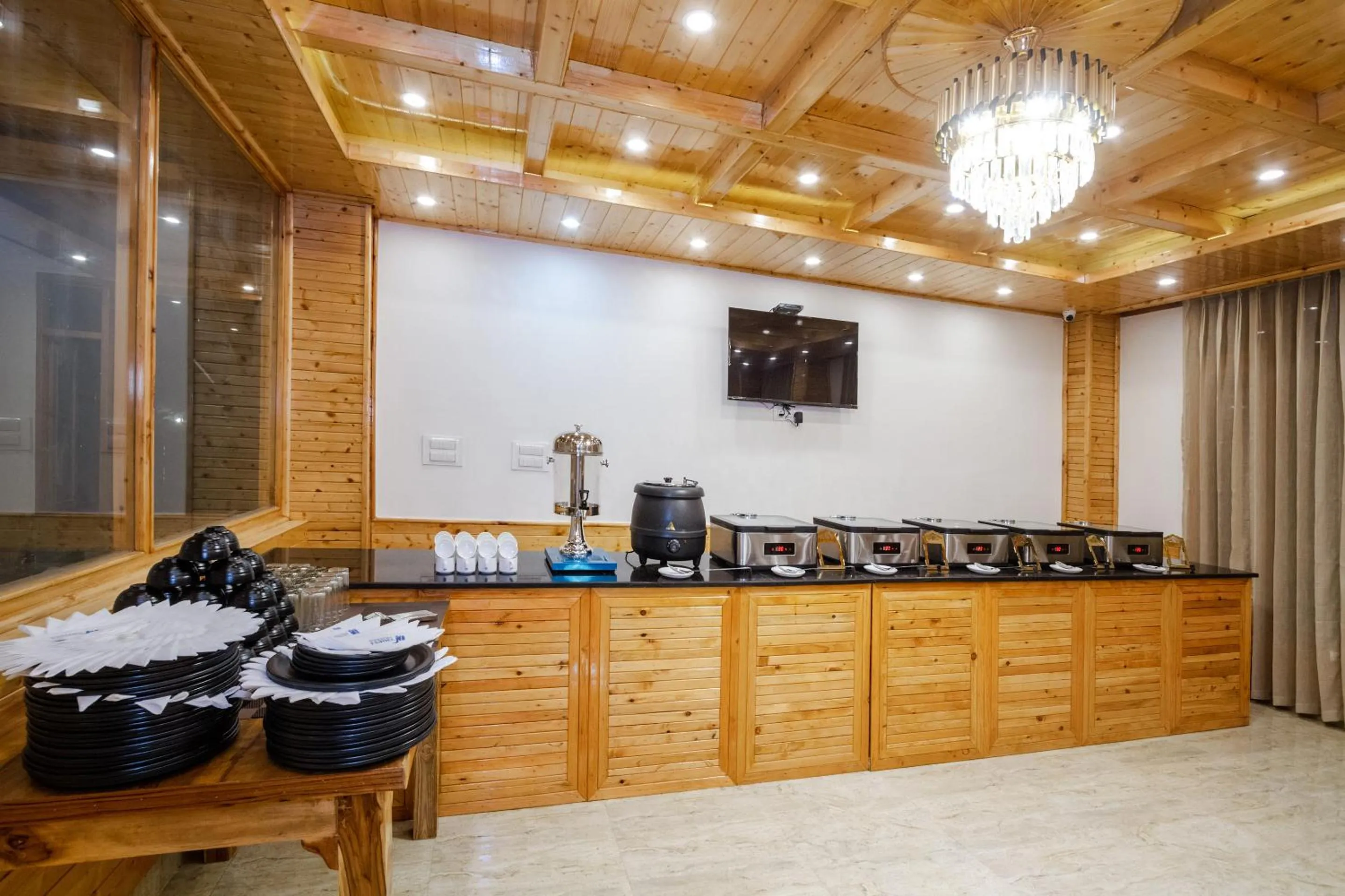 Restaurant/places to eat in Tripli Hotels Namaste Manali