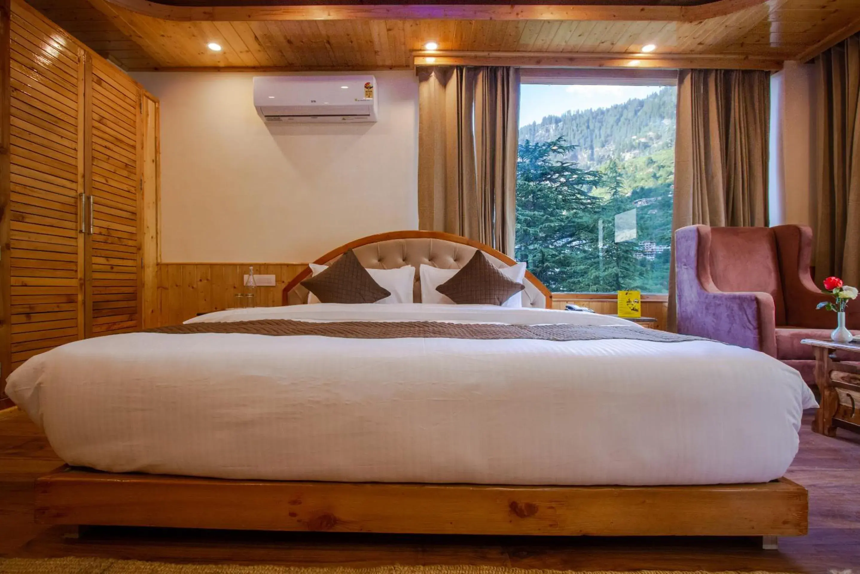 Bed in Tripli Hotels Namaste Manali Bed in Tripli Hotels Namaste Manali