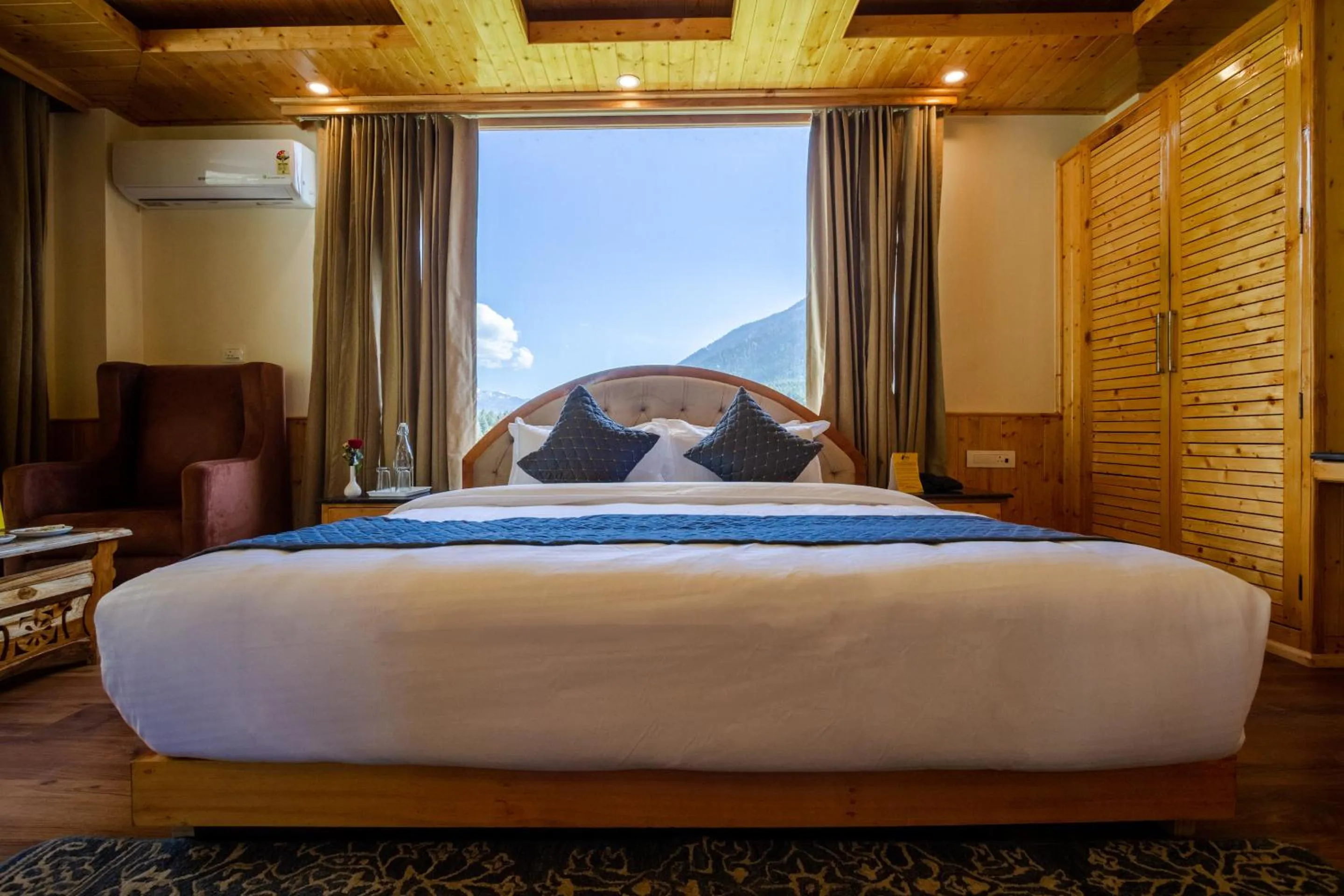 Bed in Tripli Hotels Namaste Manali