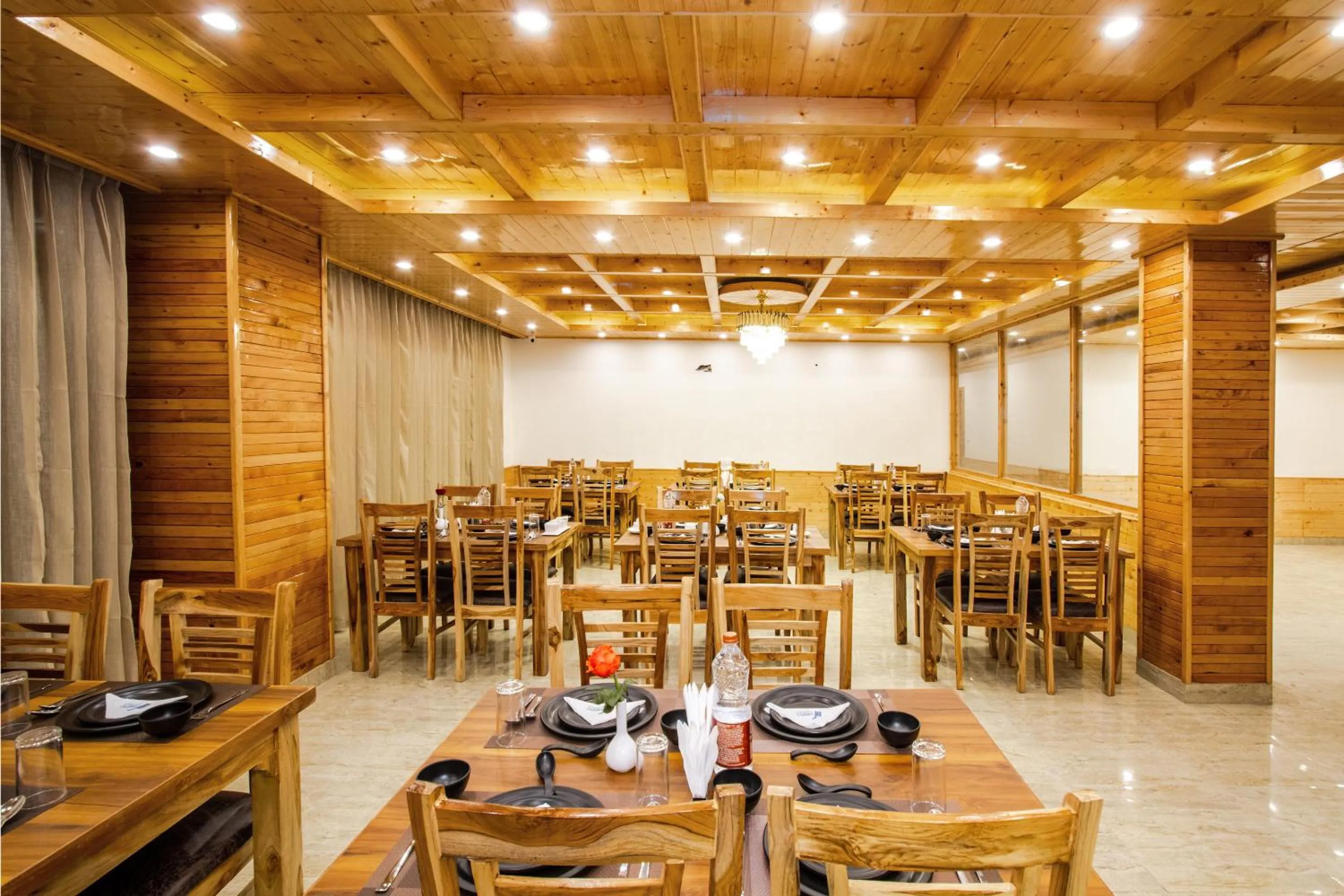Restaurant/places to eat in Tripli Hotels Namaste Manali