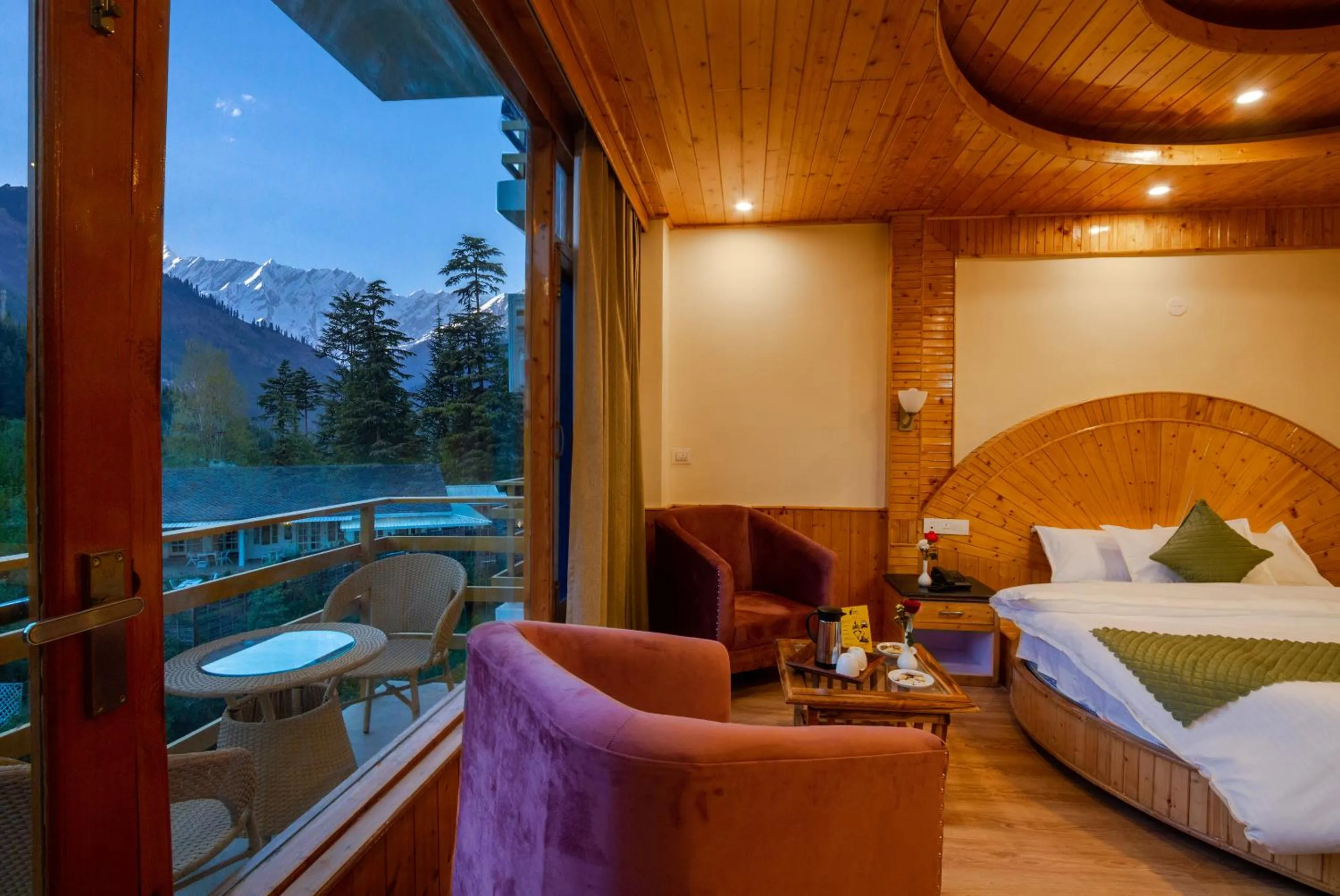 Bed in Tripli Hotels Namaste Manali
