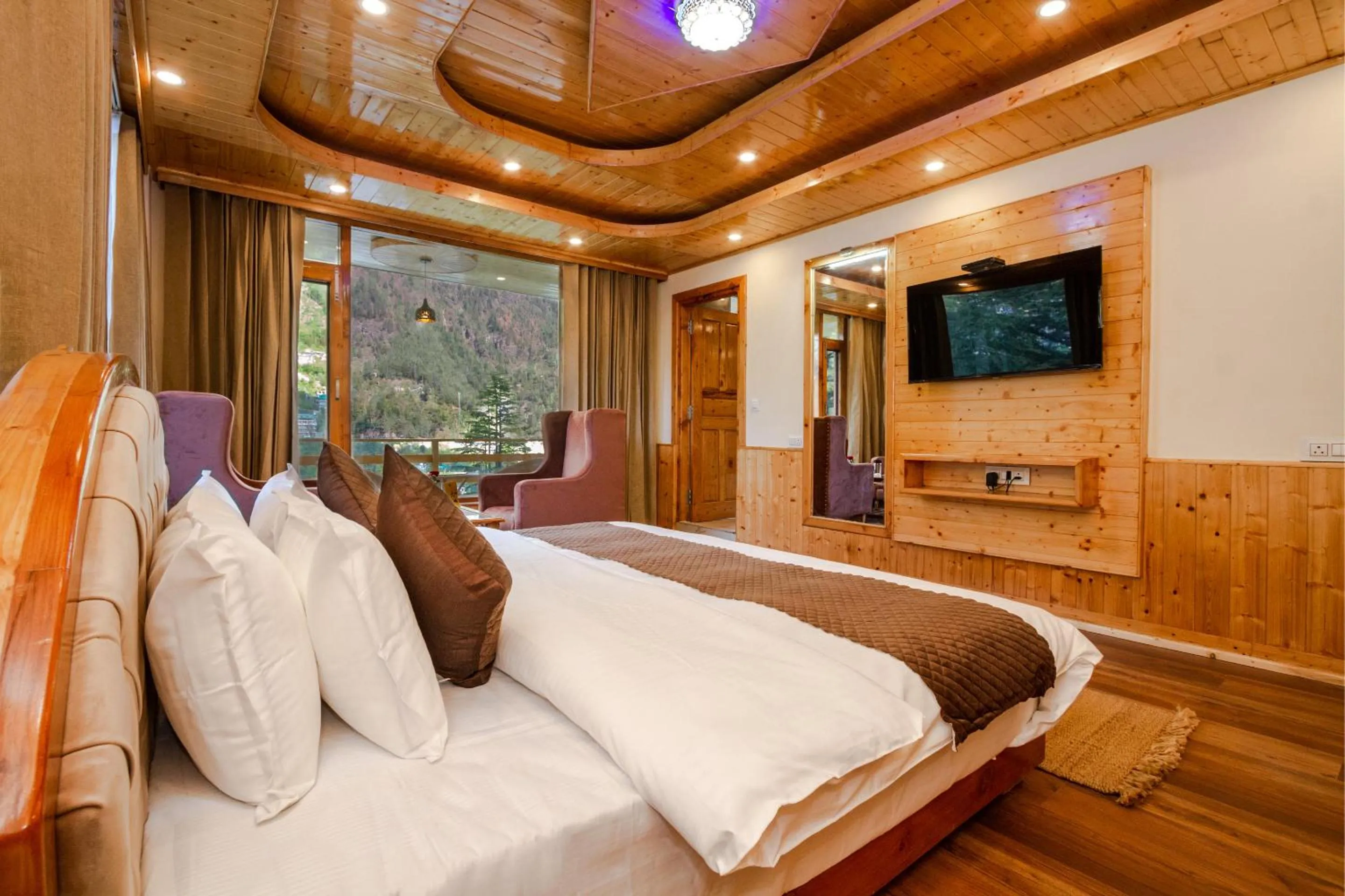 Bed in Tripli Hotels Namaste Manali