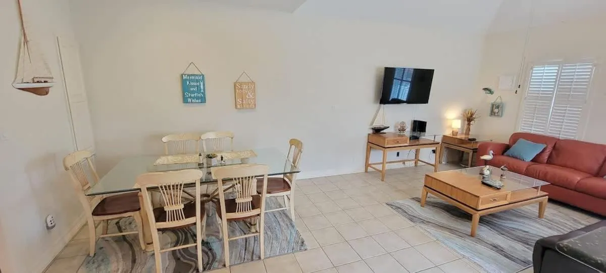Dining area in Beach & Palms condo