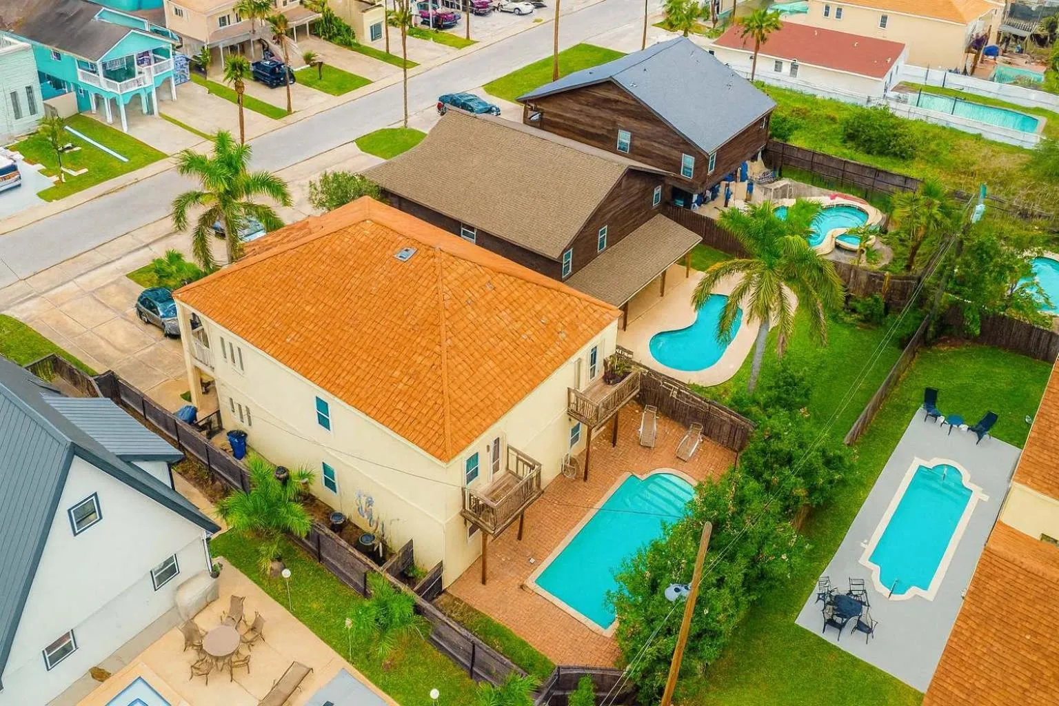 Swimming pool in Beach & Palms condo