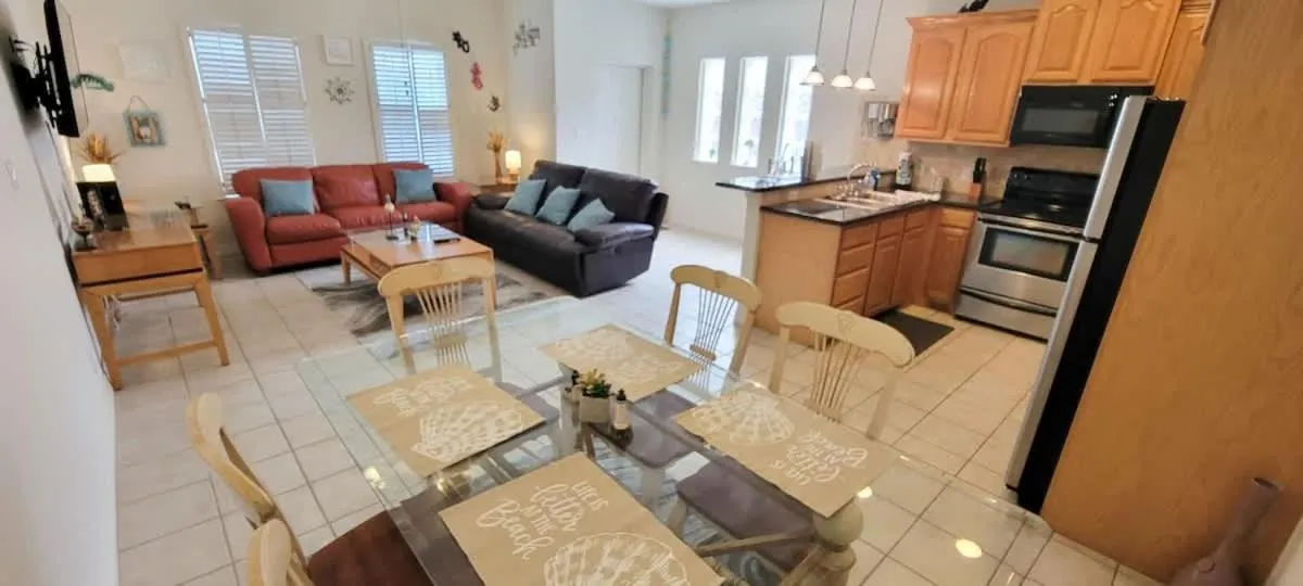 Dining area in Beach & Palms condo