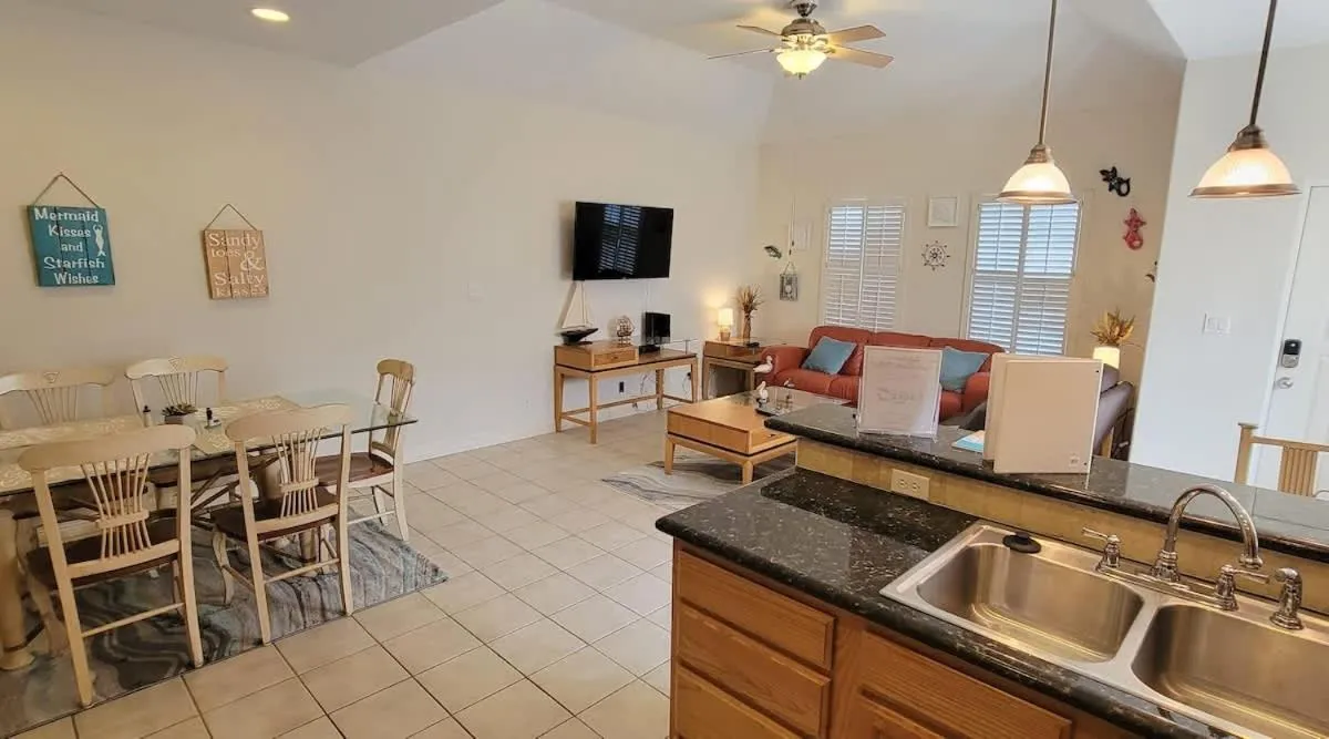 Dining area in Beach & Palms condo