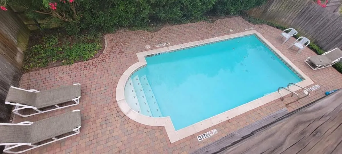Swimming pool in Beach & Palms condo