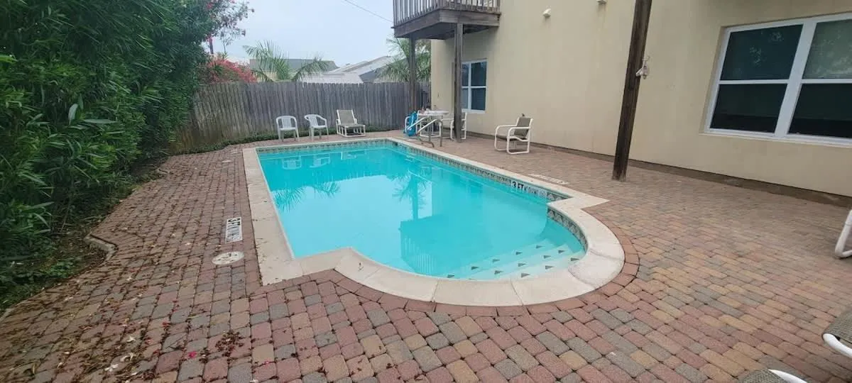 Swimming pool in Beach & Palms condo
