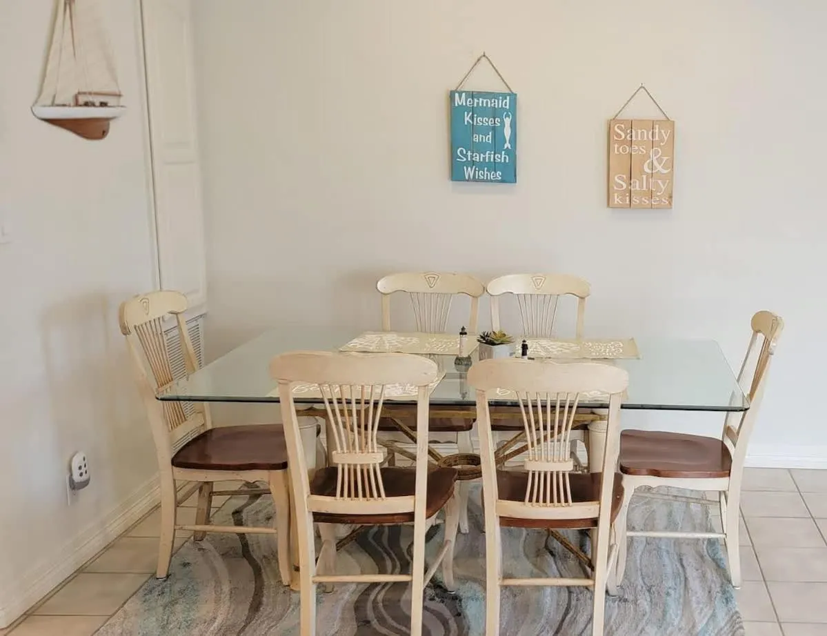 Dining area in Beach & Palms condo
