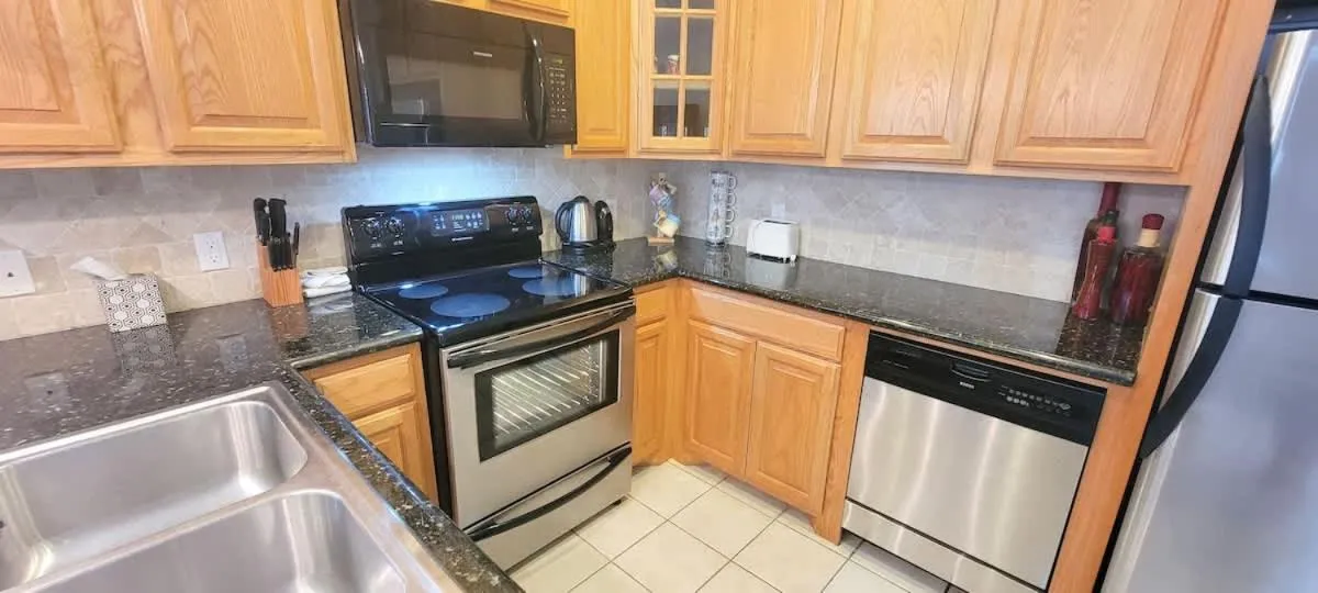 Kitchen or kitchenette in Beach & Palms condo