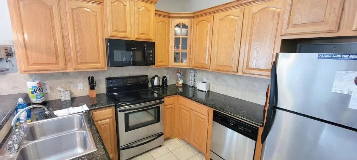Kitchen or kitchenette in Beach & Palms condo