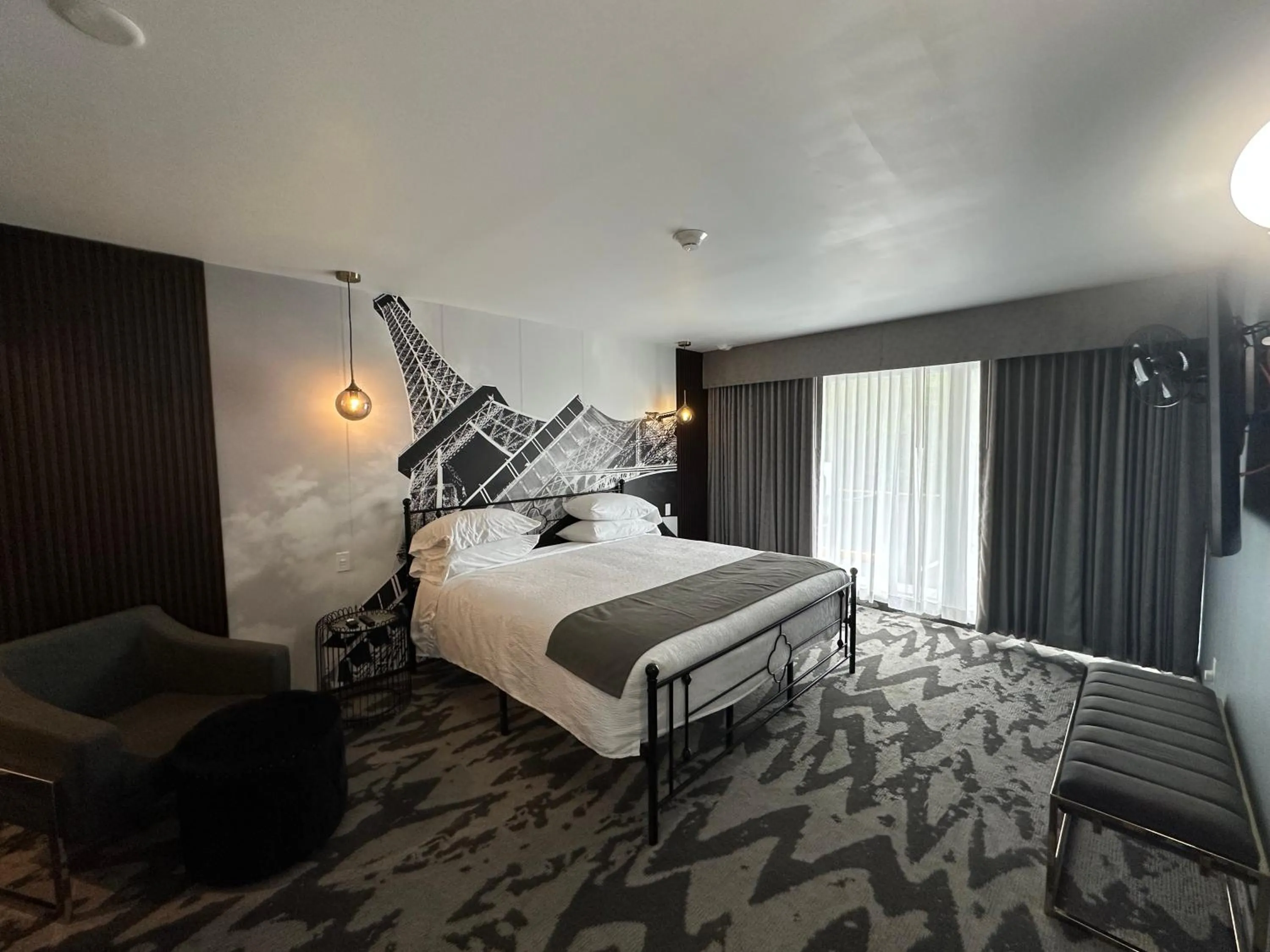 Deluxe King Suite in Lighthouse Suites