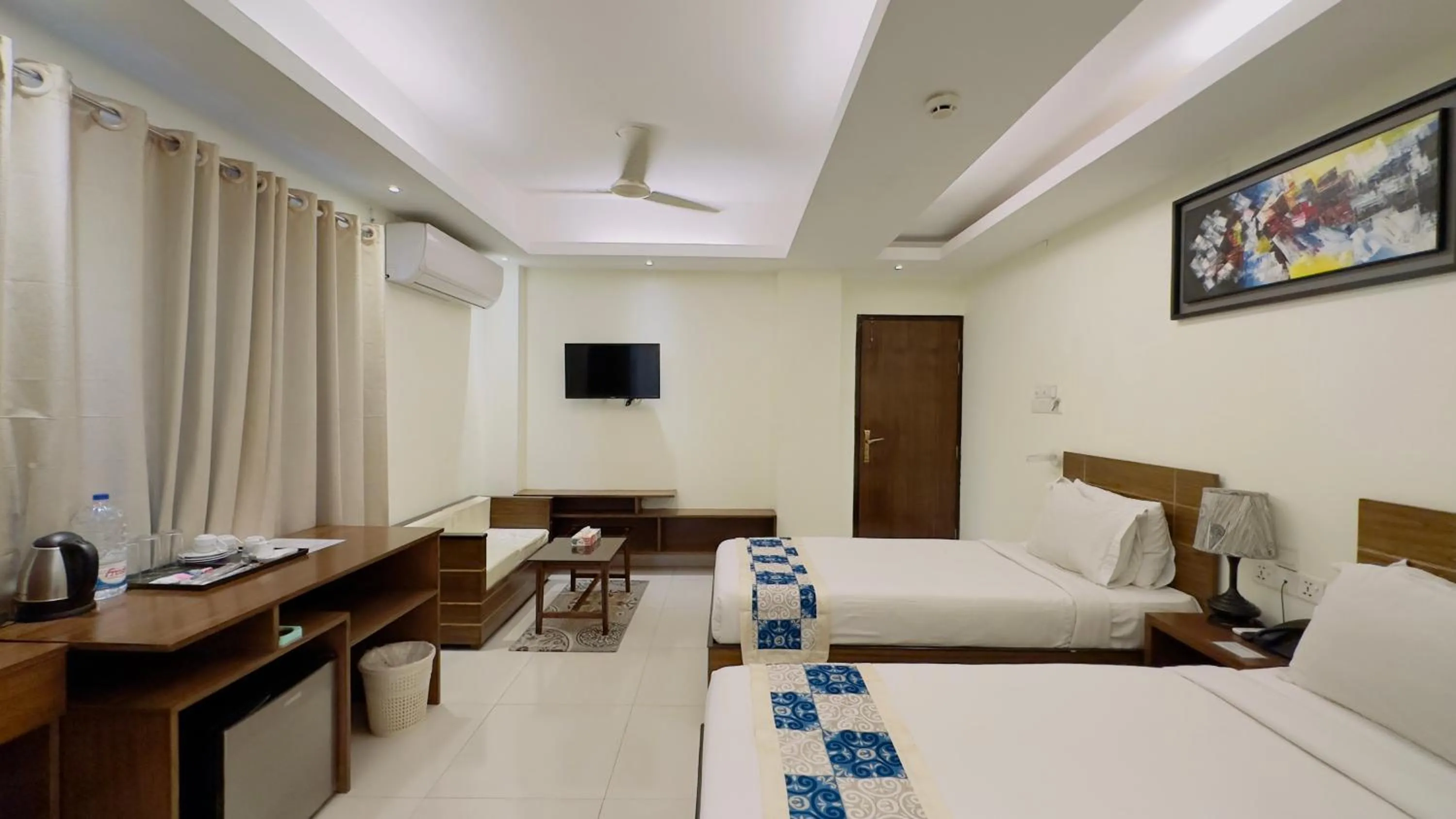 Deluxe Triple Room in Hotel The Grand Hyatt Dhaka
