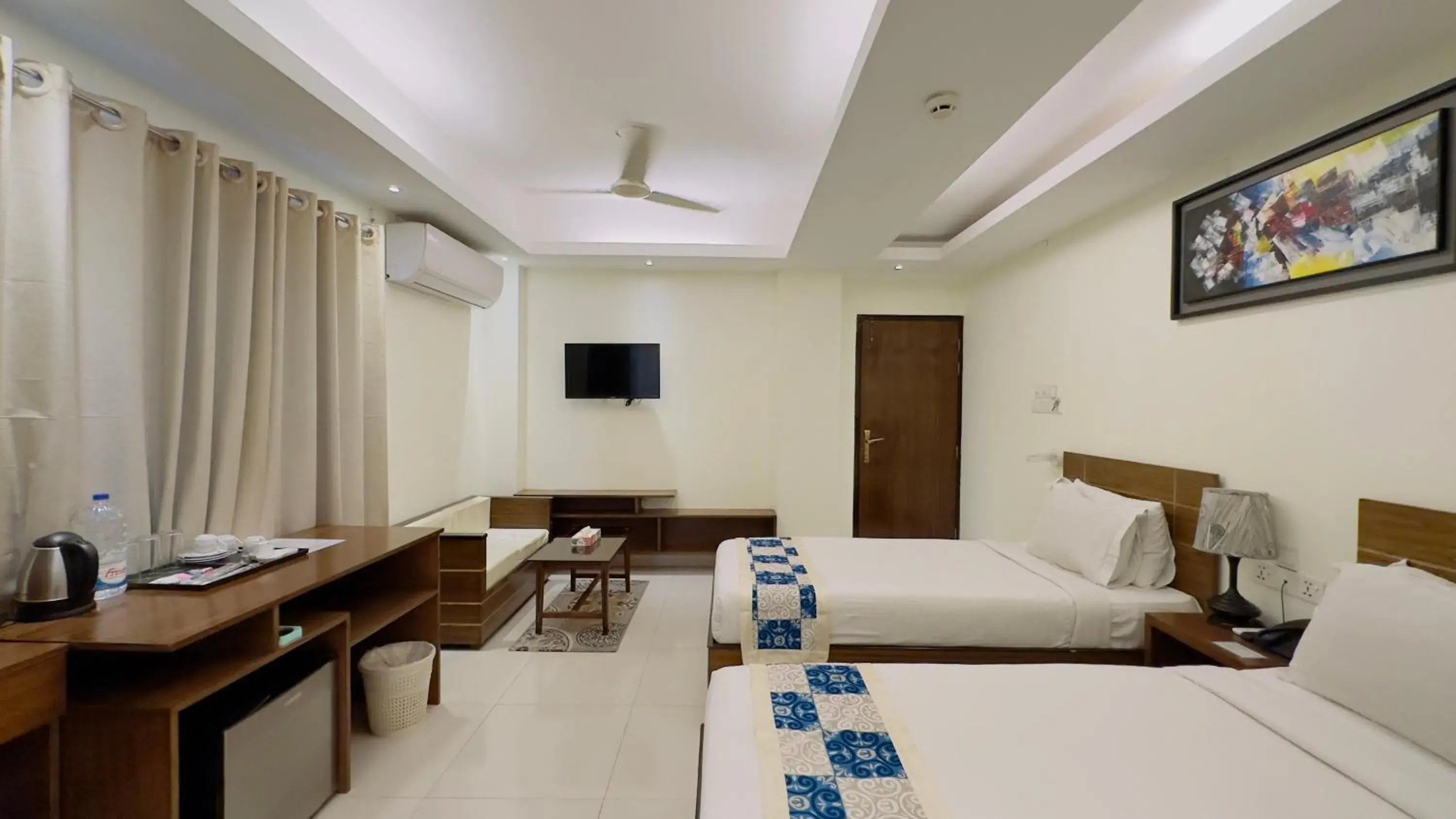 Deluxe Triple Room in Hotel The Grand Hyatt Dhaka Deluxe Triple Room in Hotel The Grand Hyatt Dhaka