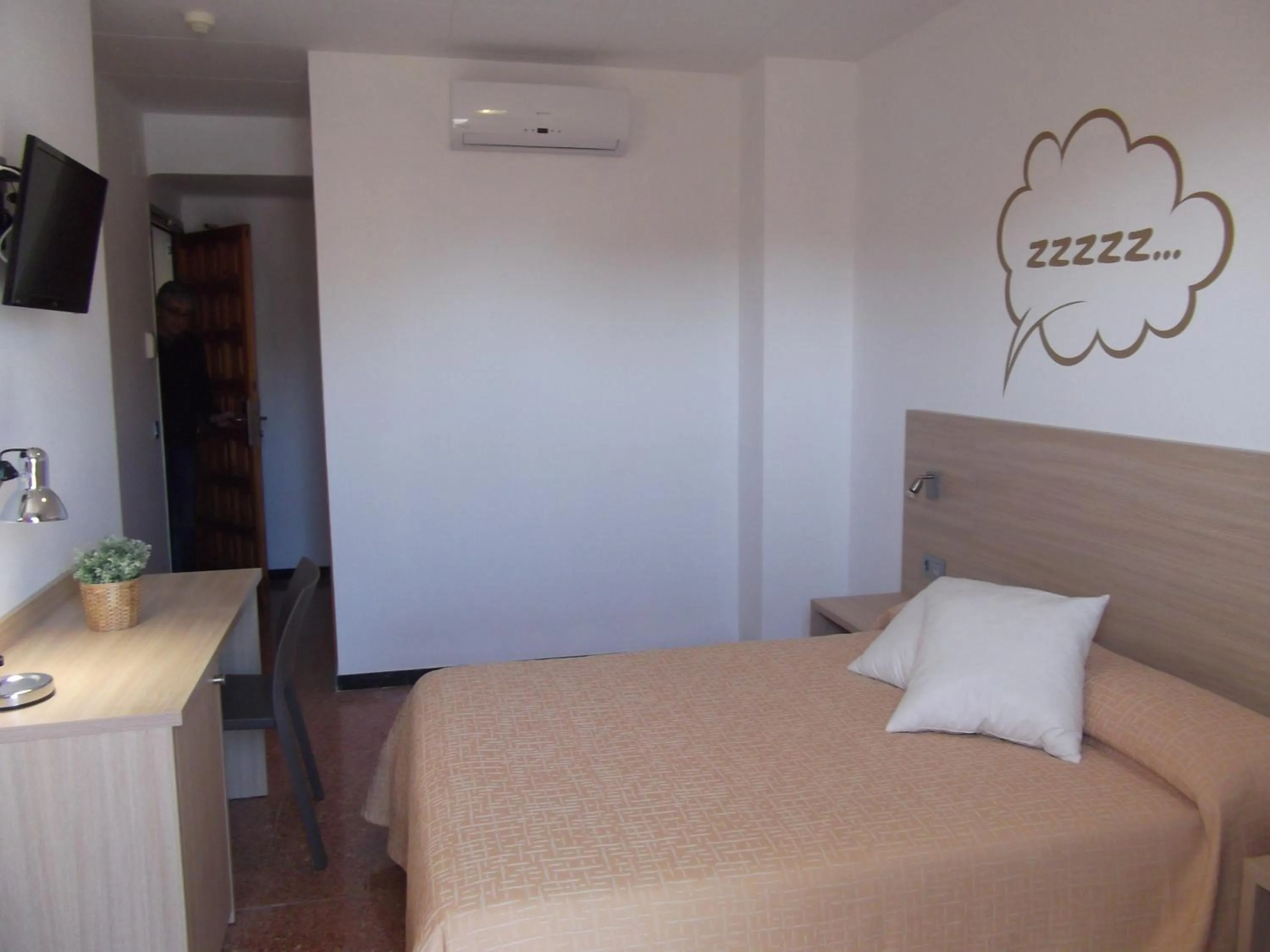 Photo of the whole room, Bed in Hotel Mediterrani Express
