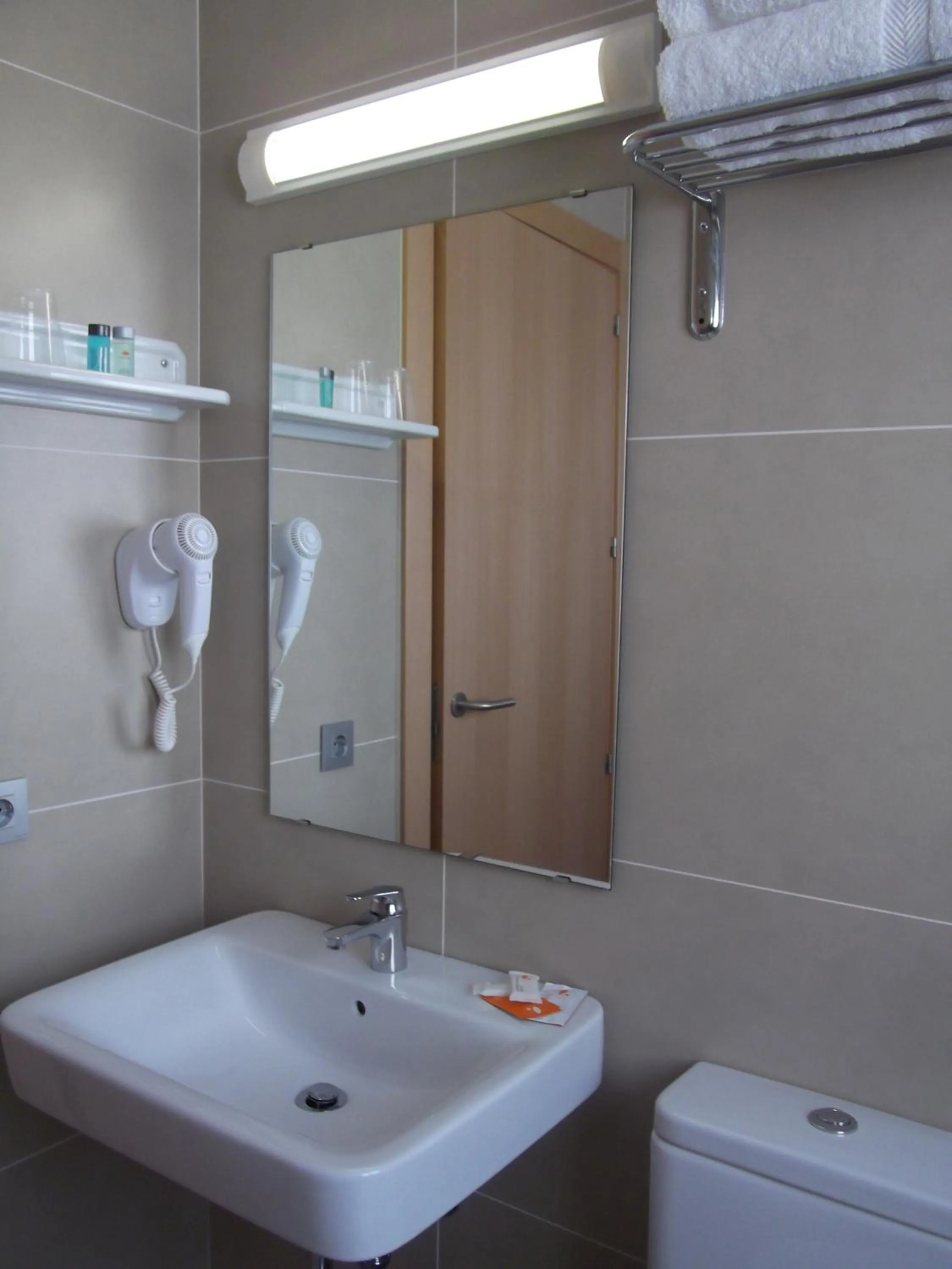 Bathroom in Hotel Mediterrani Express