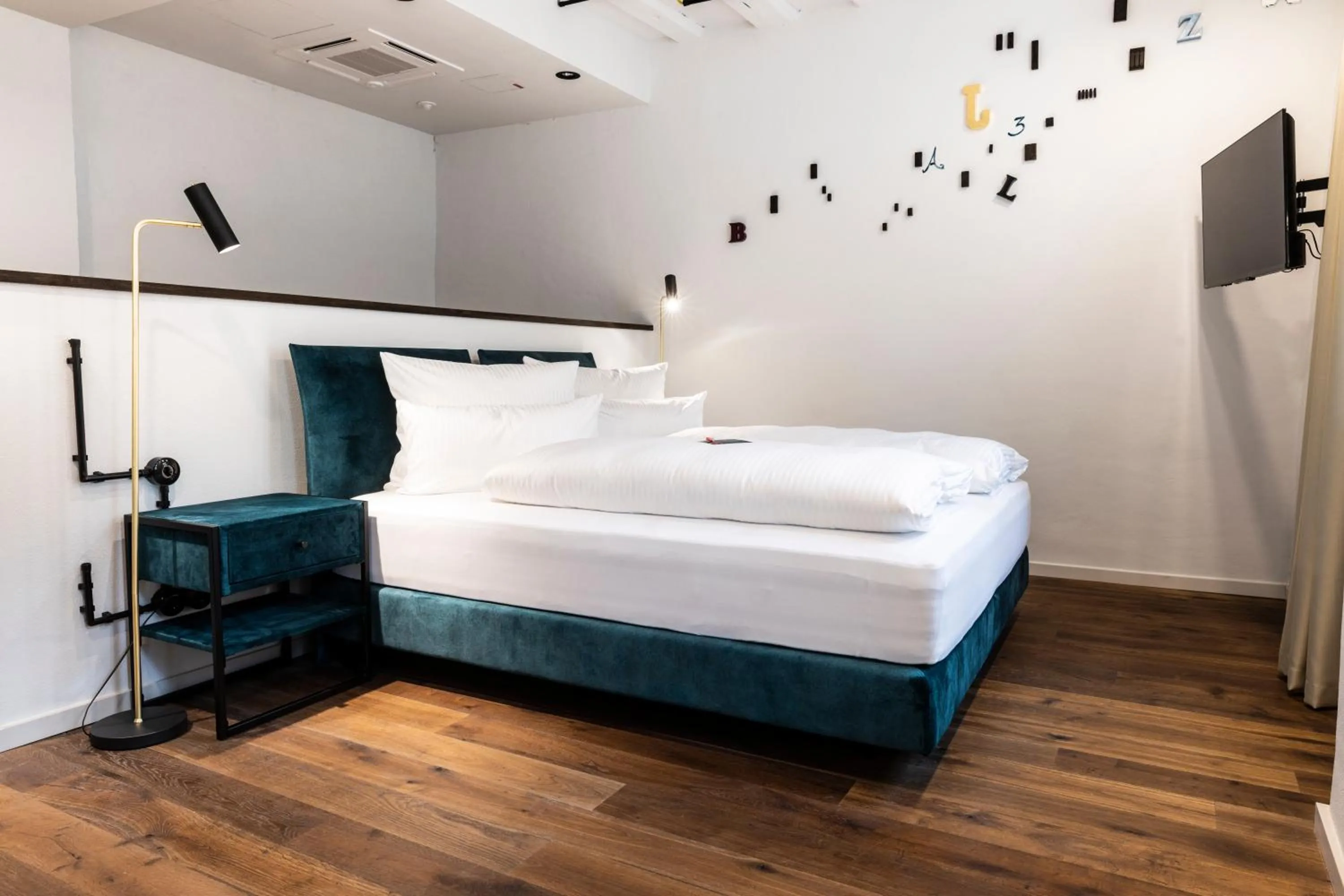 Photo of the whole room, Bed in Das Goldschläger Boutique Hotel