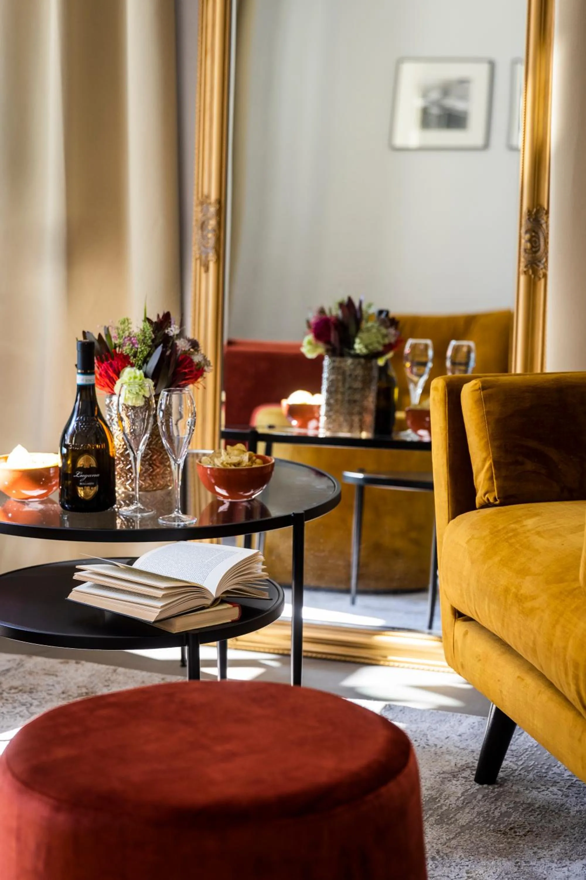 Communal lounge/ TV room in Das Goldschläger Boutique Hotel