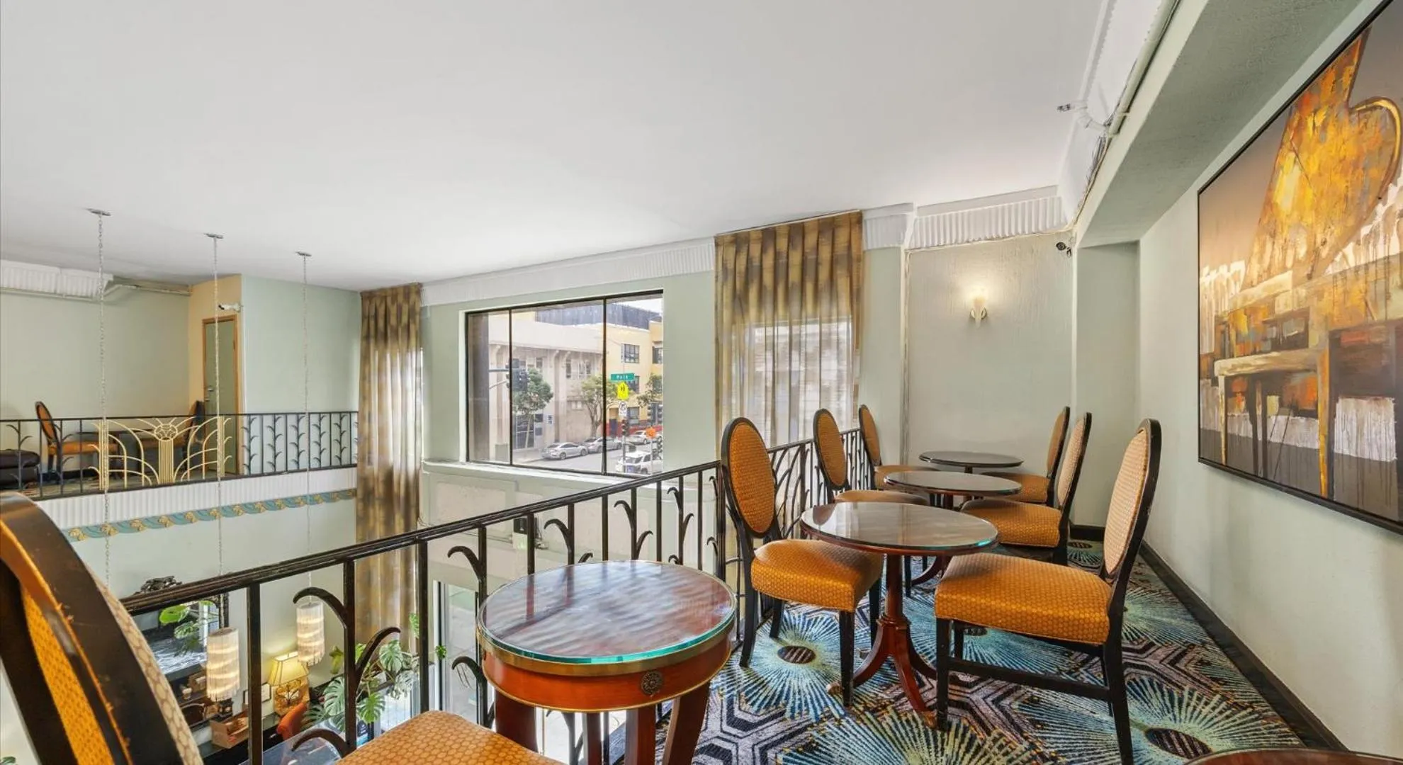 Living room in EMBASSY HOTEL