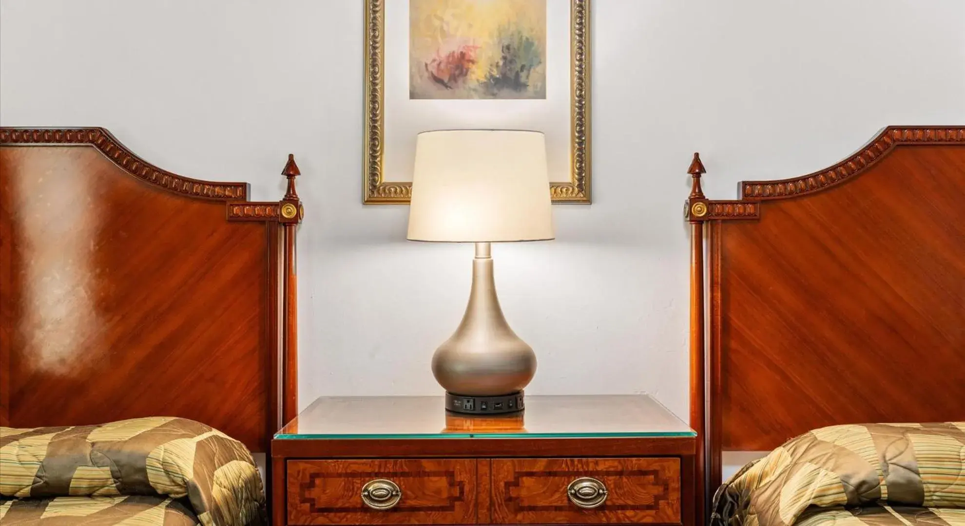 Bed in EMBASSY HOTEL Bed in EMBASSY HOTEL