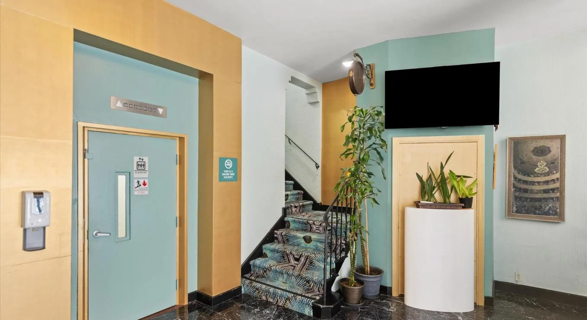 TV and multimedia in EMBASSY HOTEL