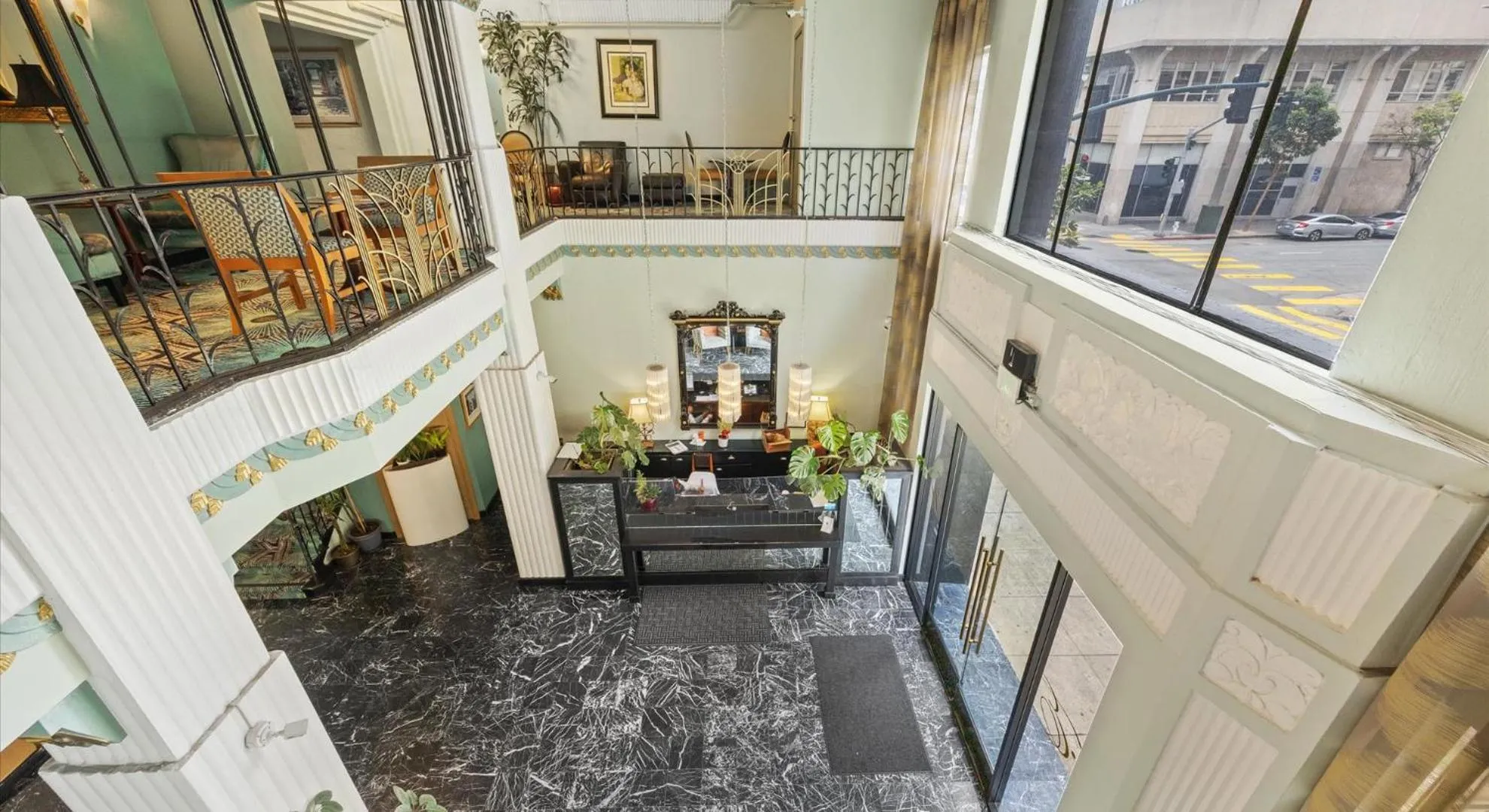 Living room in EMBASSY HOTEL