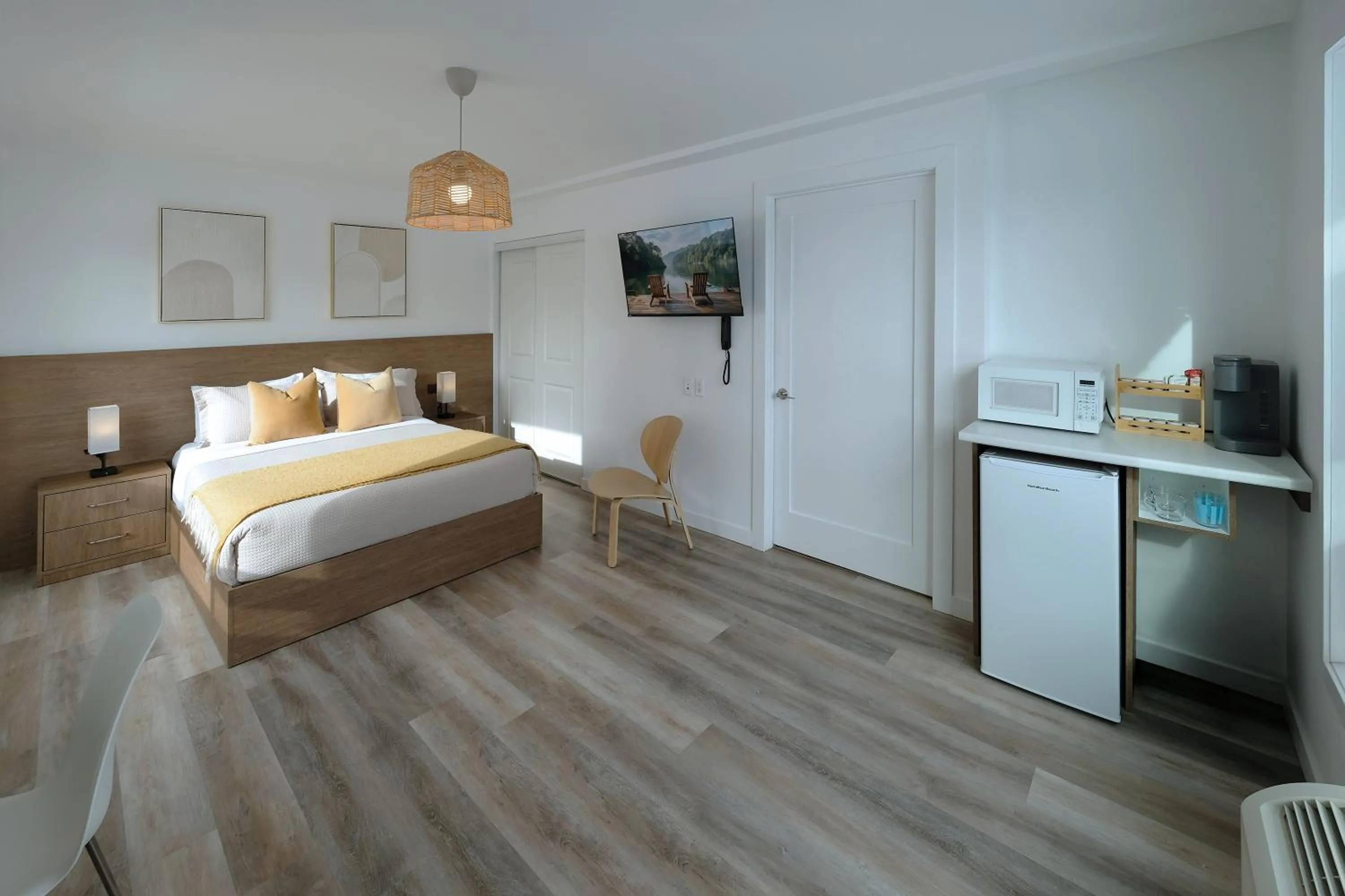 Bed in Stay Inn Muskoka