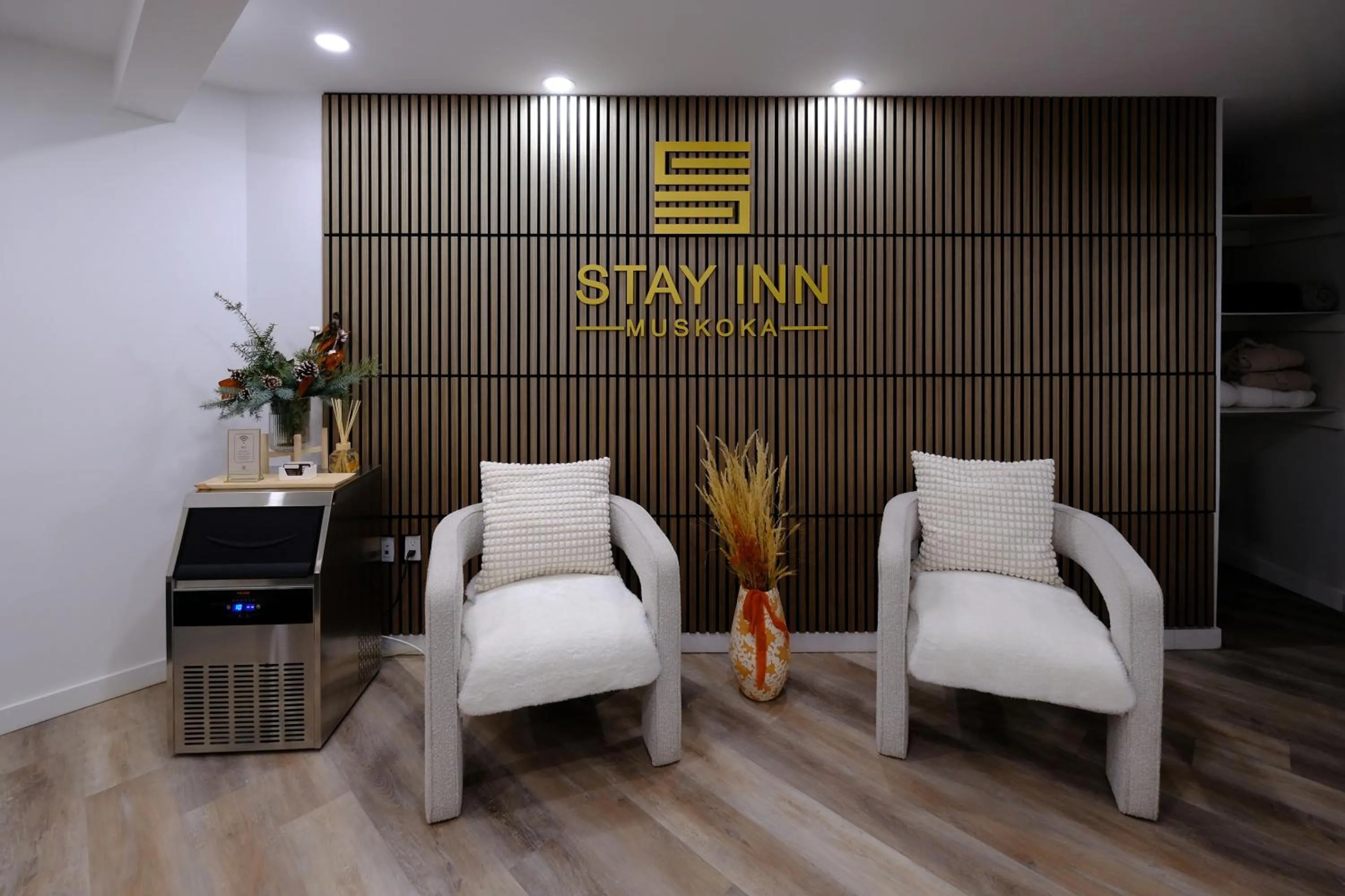 Lobby or reception in Stay Inn Muskoka