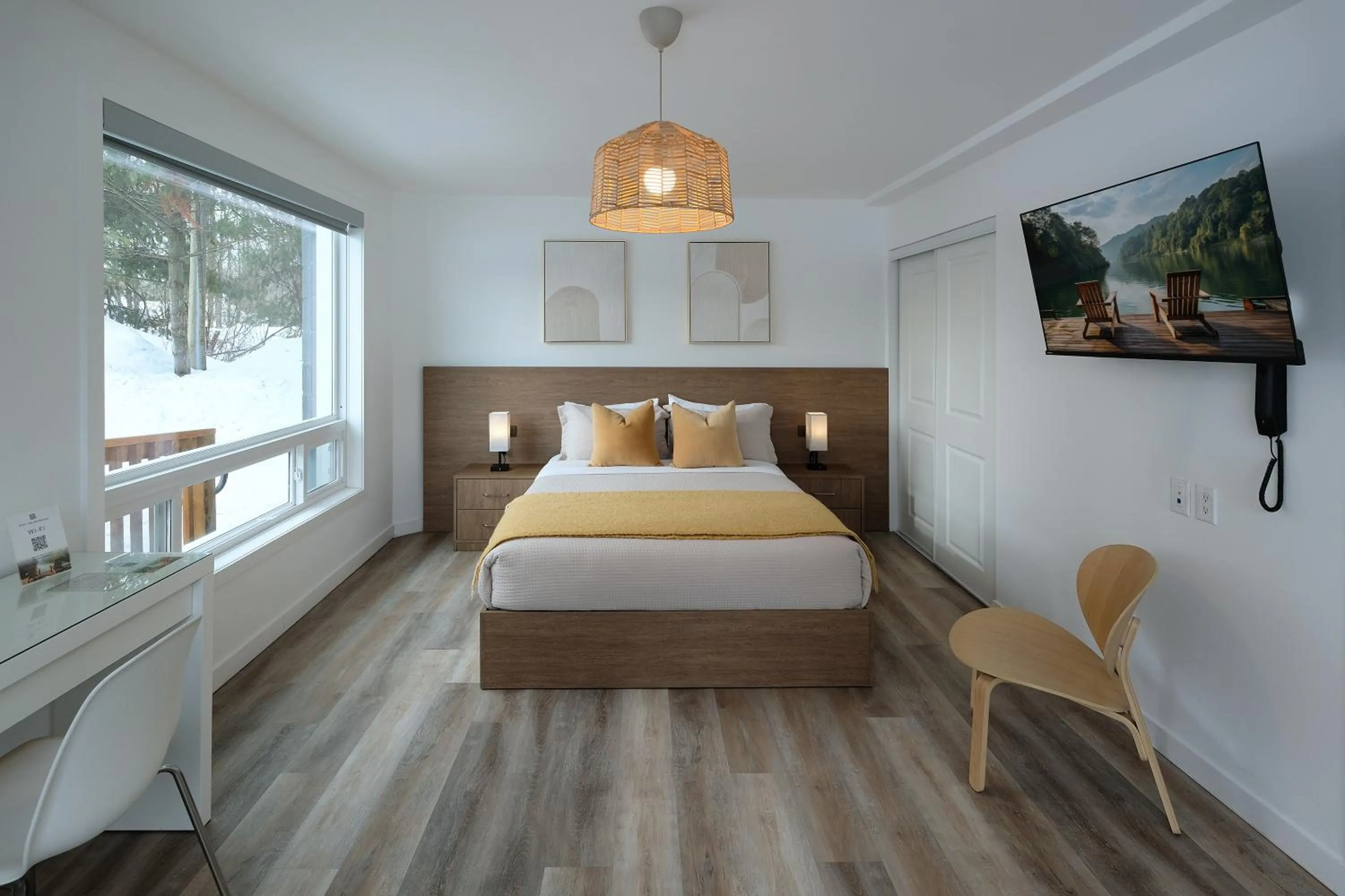 Bed in Stay Inn Muskoka