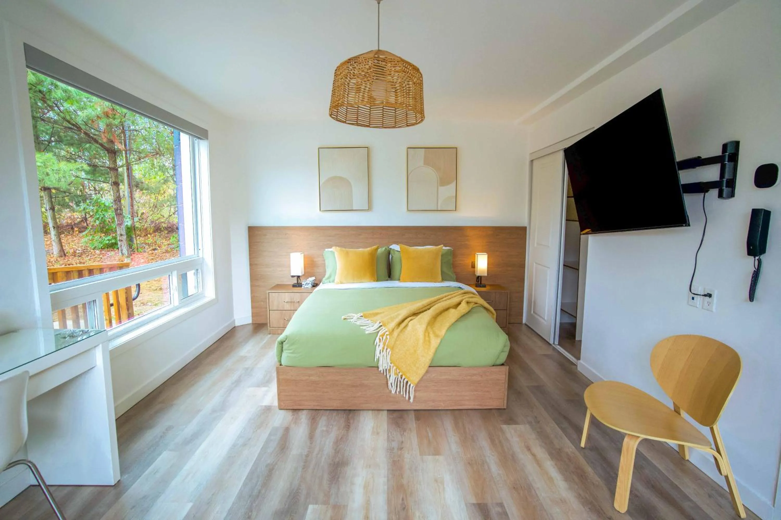 Bedroom, Bed in Stay Inn Muskoka