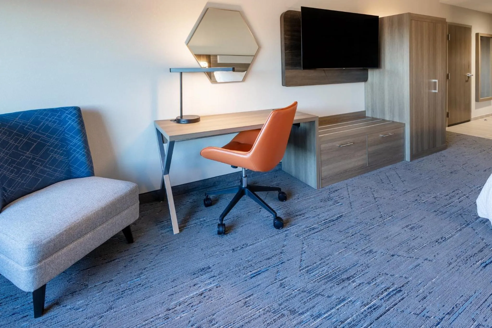 Photo of the whole room, Bed in Holiday Inn Express & Suites Benson by IHG