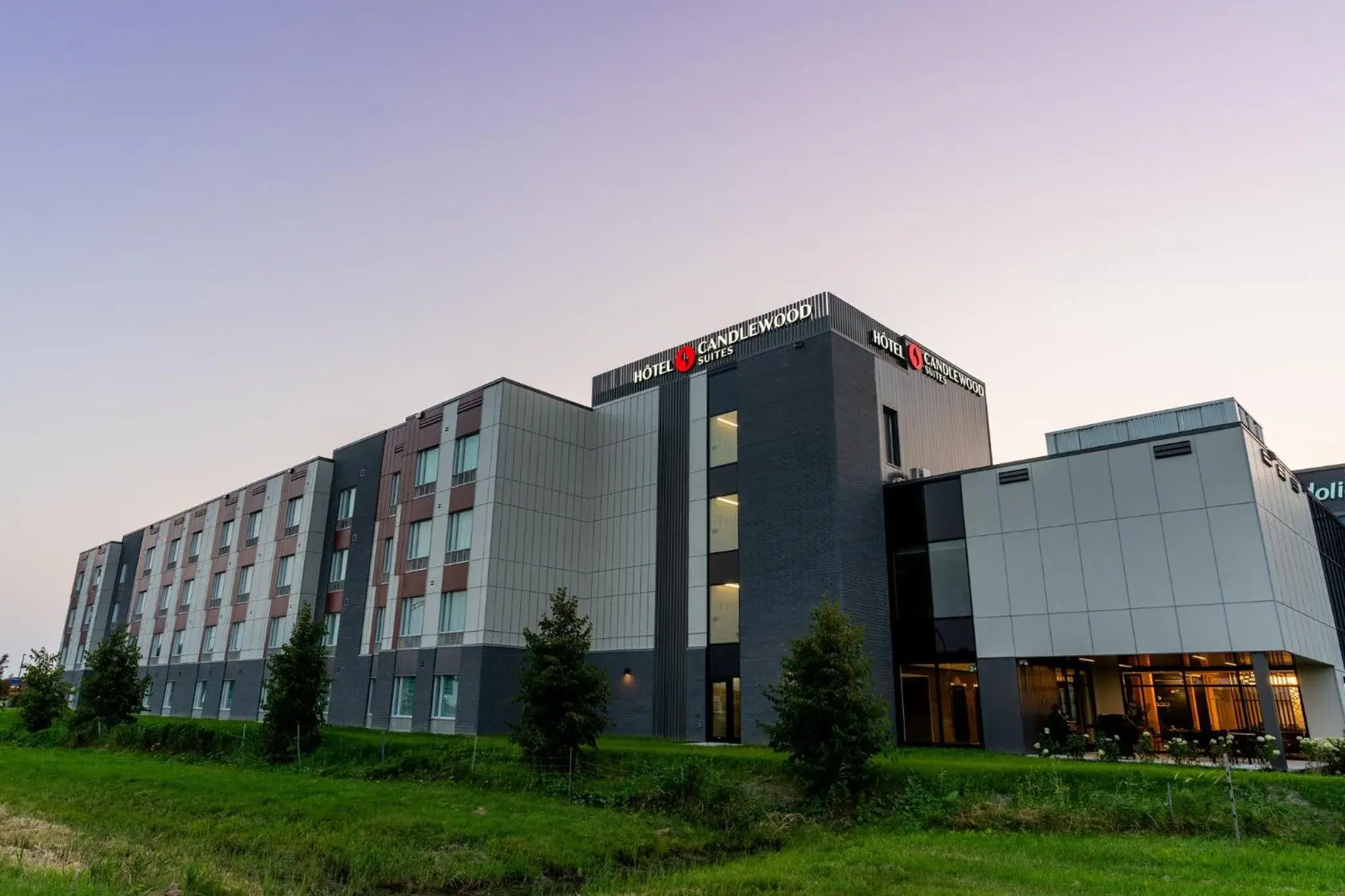 Property building in Candlewood Suites Trois-Rivières Ouest by IHG Property building in Candlewood Suites Trois-Rivières Ouest by IHG