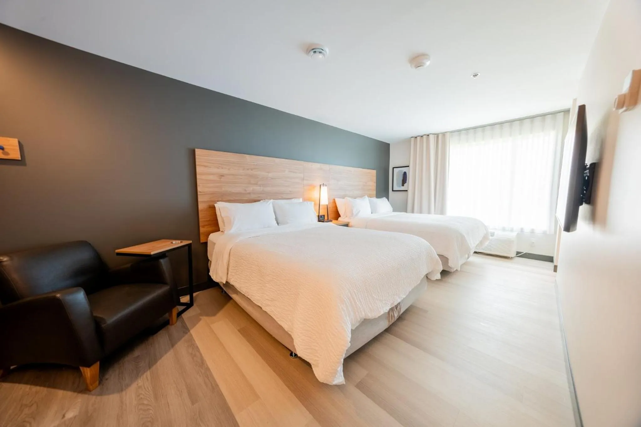 Photo of the whole room, Bed in Candlewood Suites Trois-Rivières Ouest by IHG