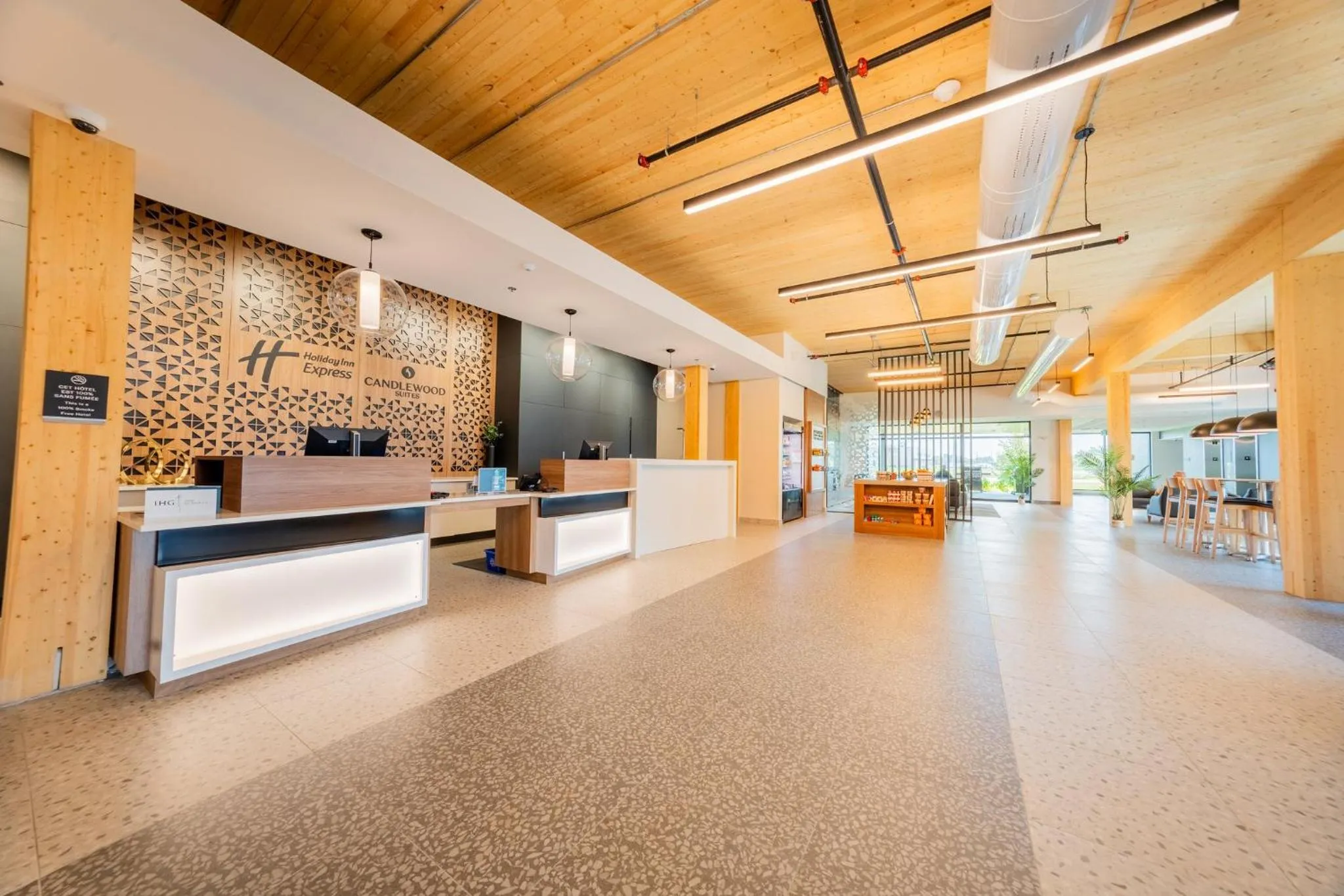 Property building in Candlewood Suites Trois-Rivières Ouest by IHG