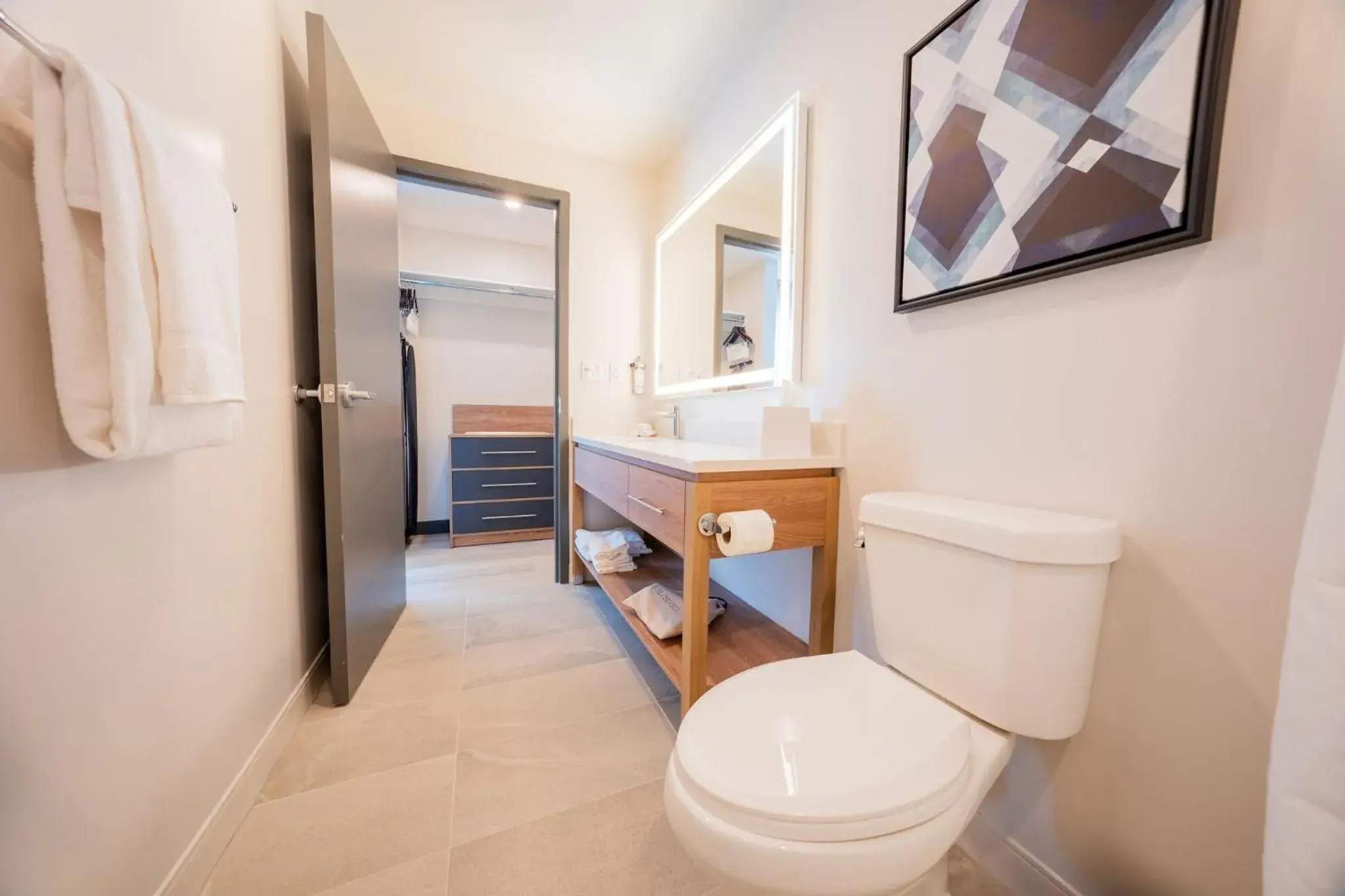 Photo of the whole room in Candlewood Suites Trois-Rivières Ouest by IHG Photo of the whole room in Candlewood Suites Trois-Rivières Ouest by IHG