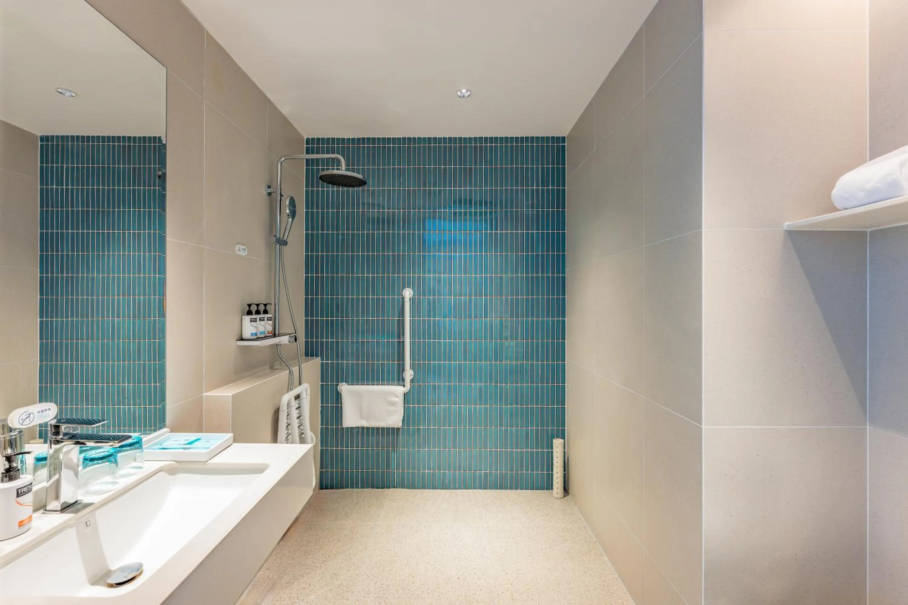 Toilet in Holiday Inn Express Langfang Yanjiao by IHG