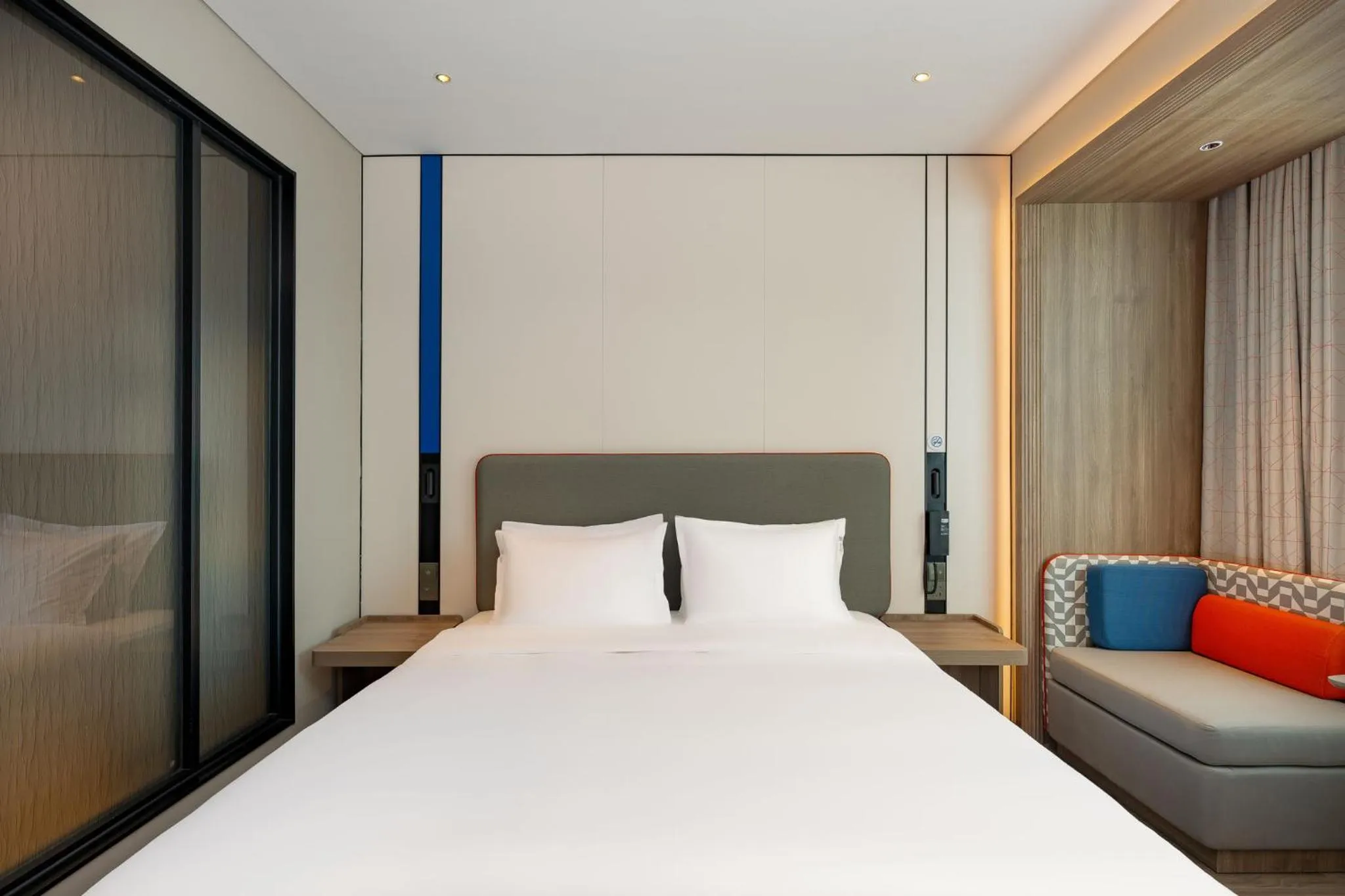 Photo of the whole room, Bed in Holiday Inn Express Langfang Yanjiao by IHG