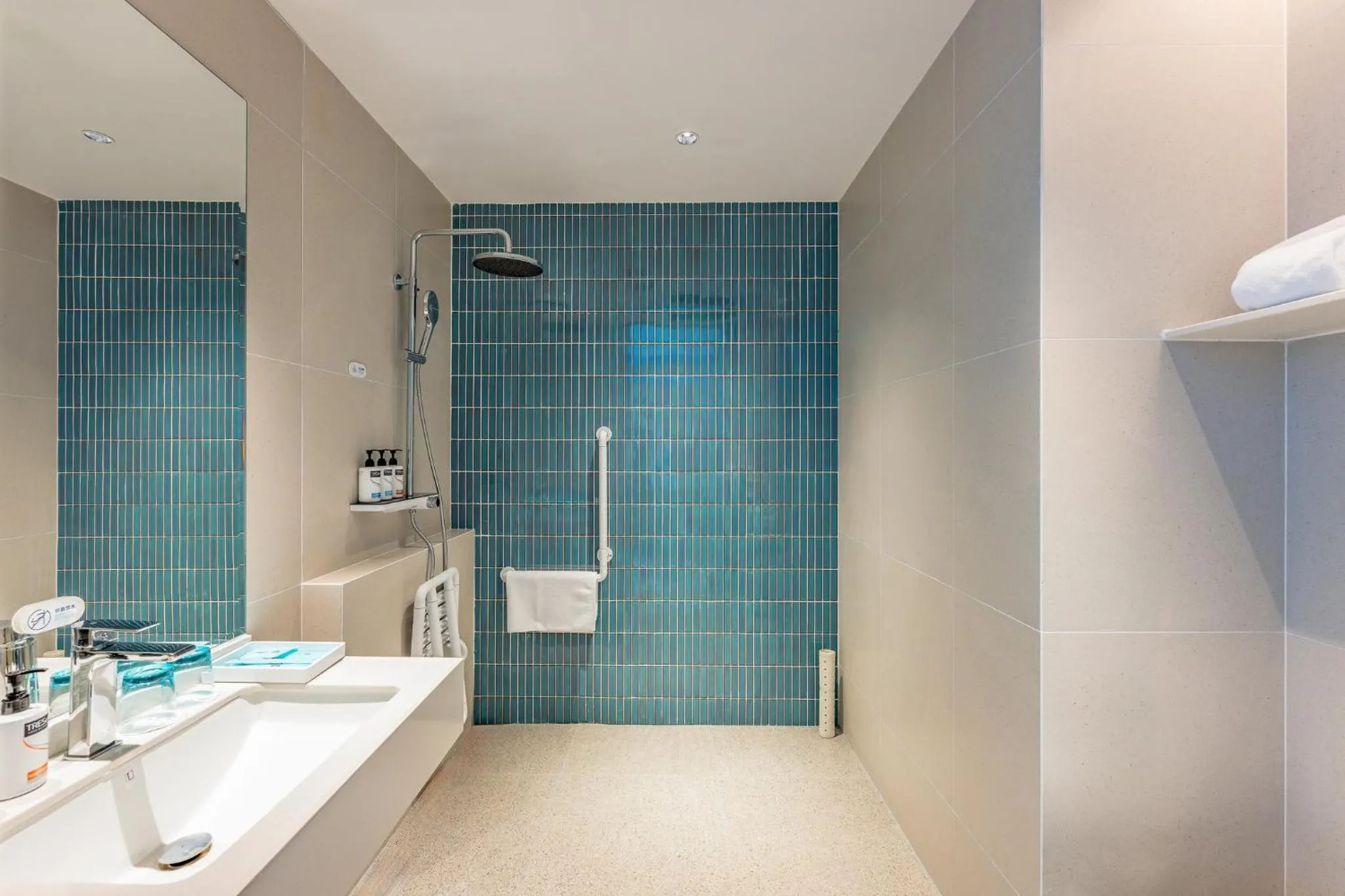 Bathroom in Holiday Inn Express Langfang Yanjiao by IHG