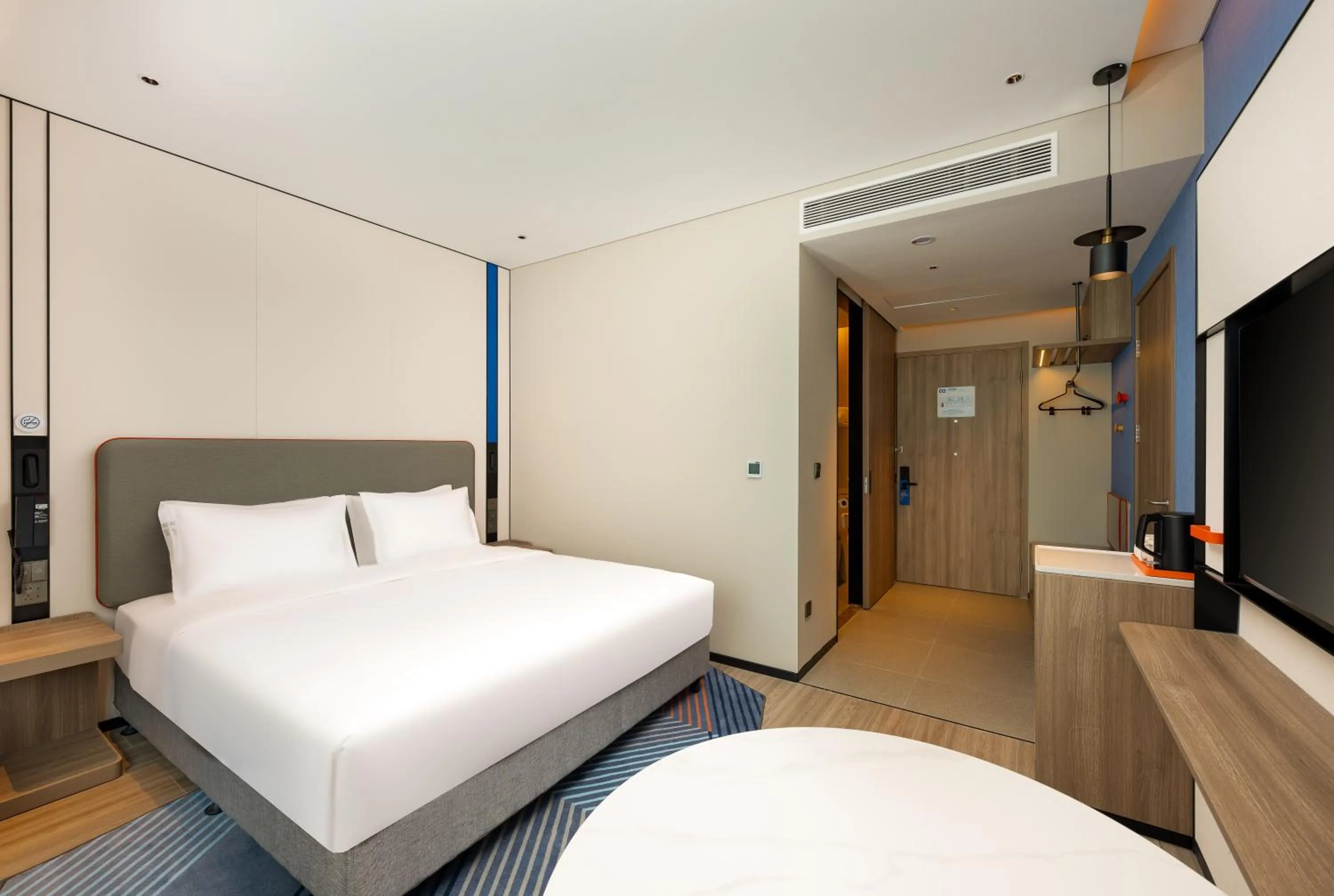 Photo of the whole room, Bed in Holiday Inn Express Langfang Yanjiao by IHG