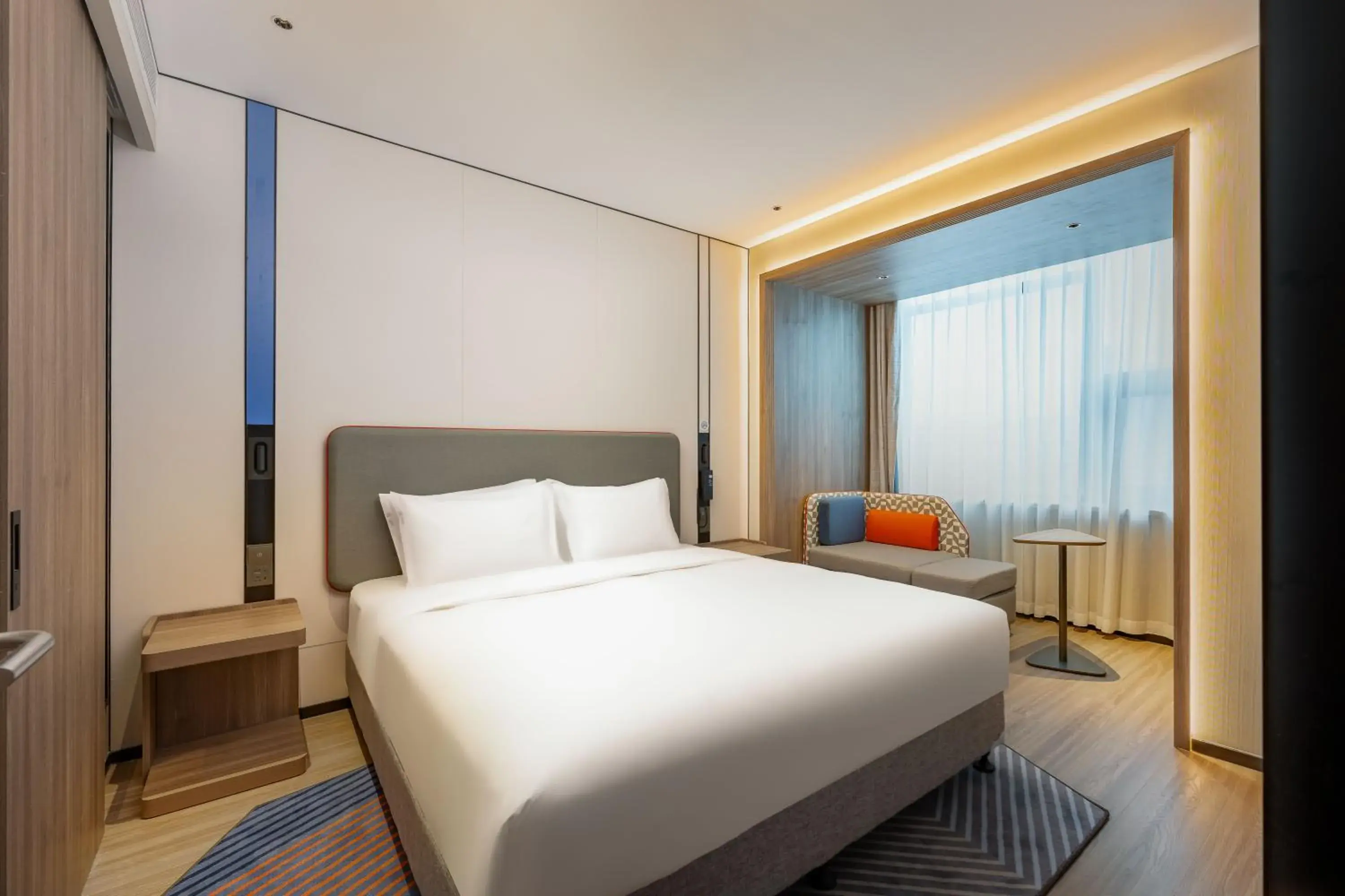Photo of the whole room, Bed in Holiday Inn Express Langfang Yanjiao by IHG Photo of the whole room, Bed in Holiday Inn Express Langfang Yanjiao by IHG